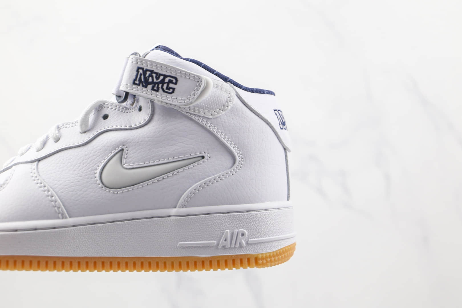 耐克Nike Air Force 1’07 Low纯原版本中帮空军一号NYC生胶底板鞋原档案数据开发 货号：DH5622-100