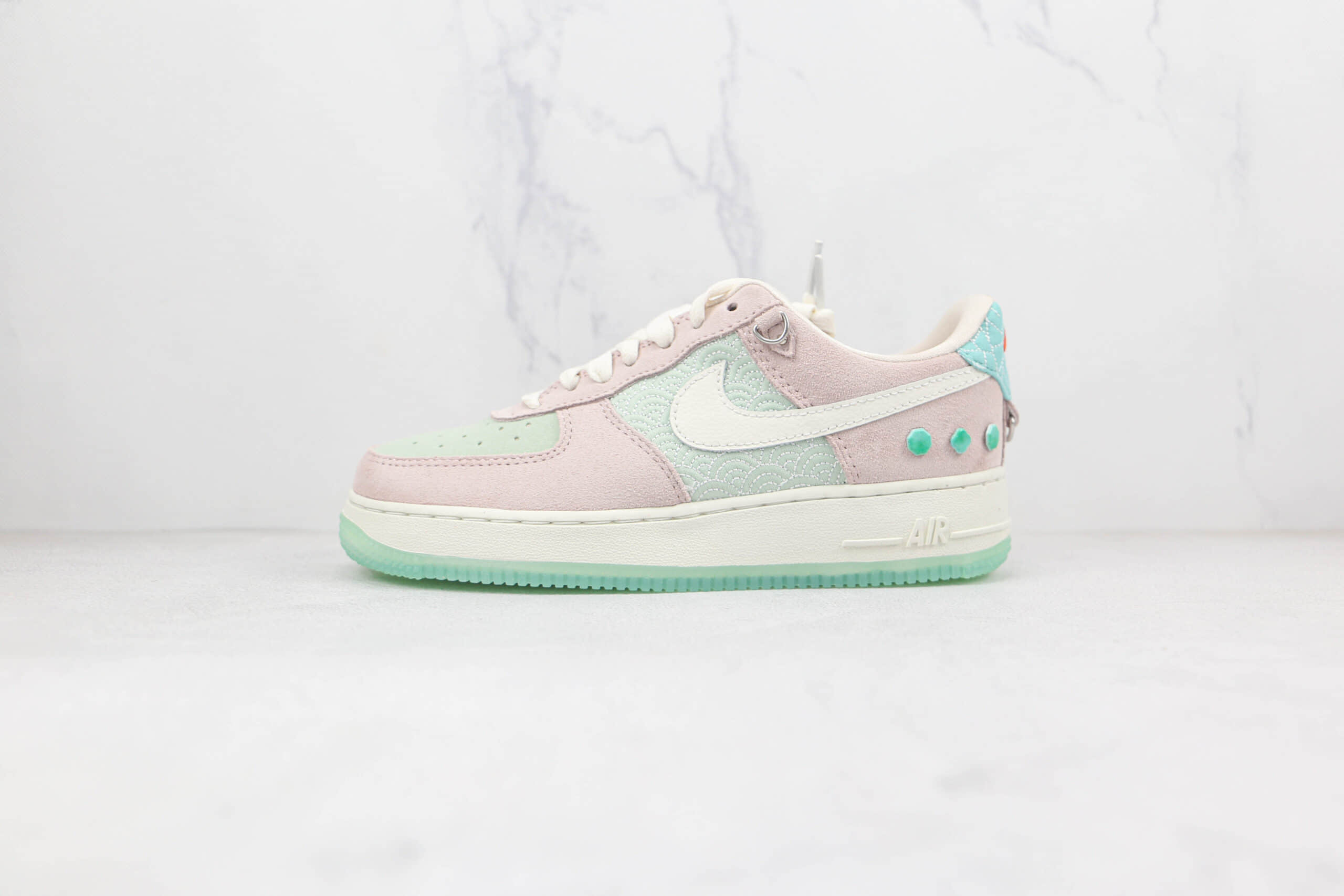 耐克Nike Air Force 1 07 Low纯原版本低帮空军一号虎年中国玉粉拼接板鞋内置气垫 货号：DQ5361-011