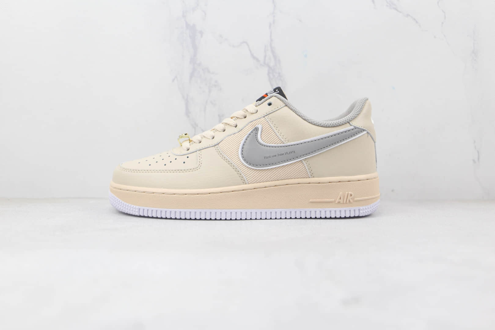 耐克Nike Air Force 1’07 Low纯原版本低帮空军一号米色板鞋内置气垫 货号：DJ7015-991