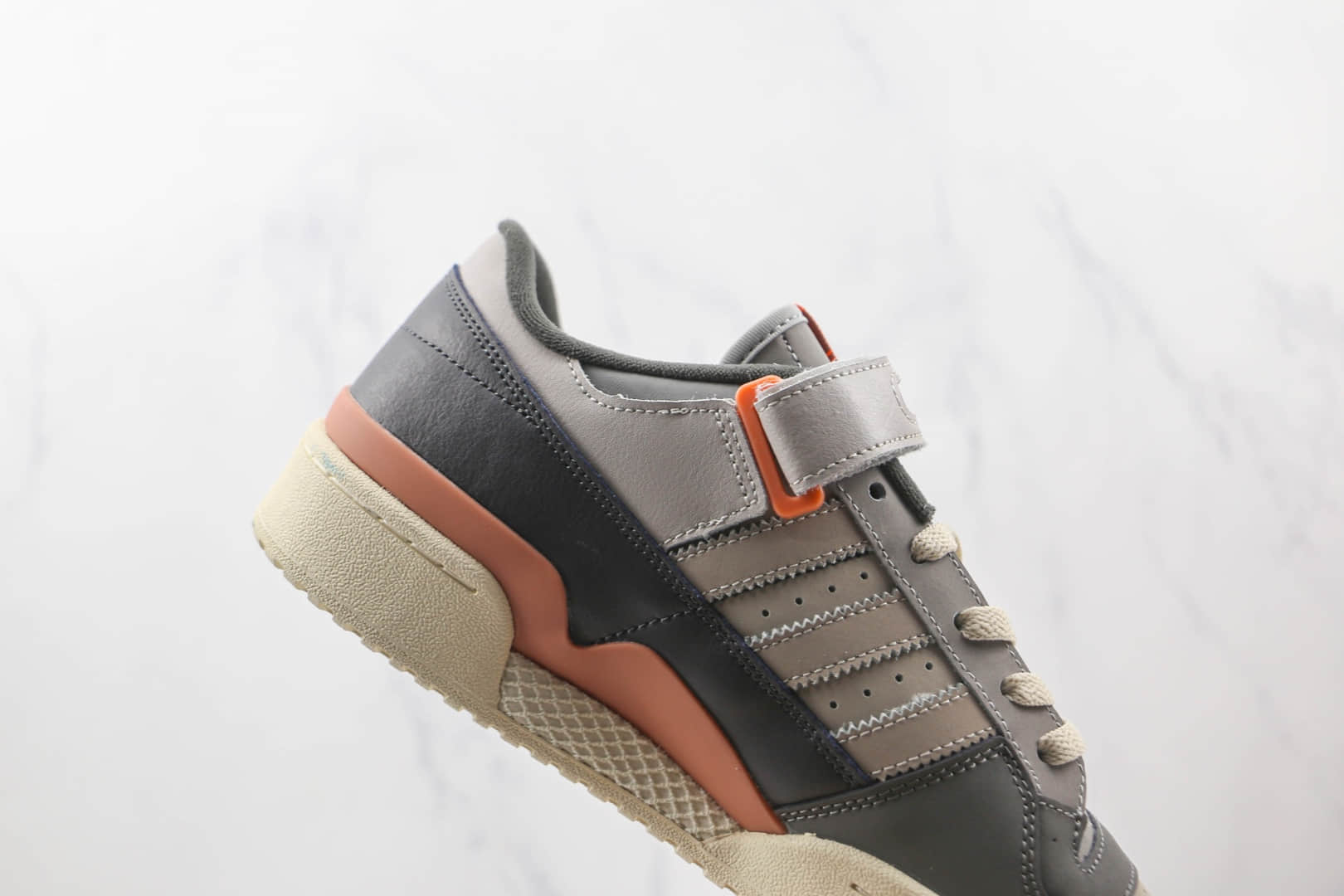 阿迪达斯adidas originals Forum 84 low纯原版本灰色Forum84复古板鞋原档案数据开发 货号：GX4576