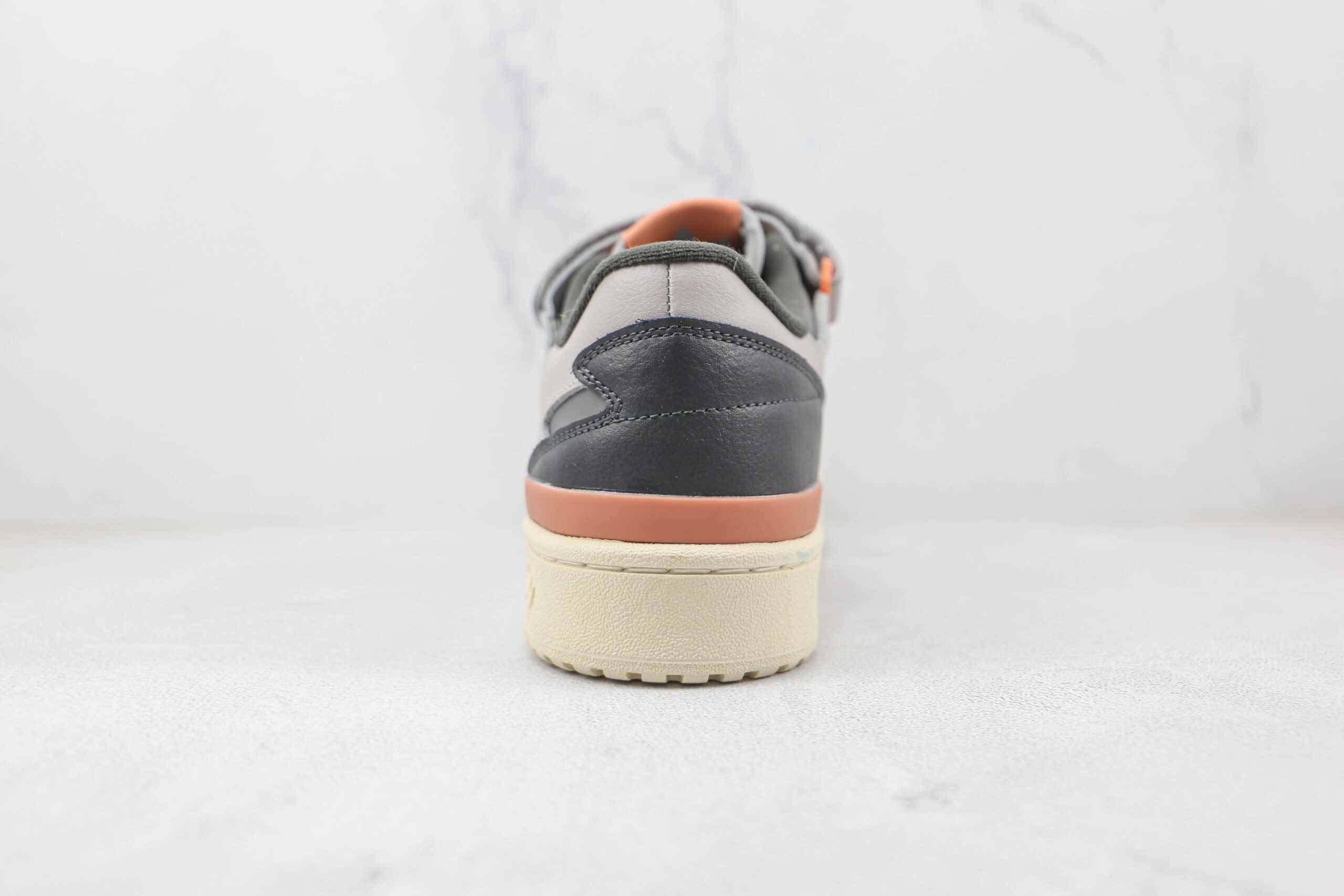 阿迪达斯adidas originals Forum 84 low纯原版本灰色Forum84复古板鞋原档案数据开发 货号：GX4576
