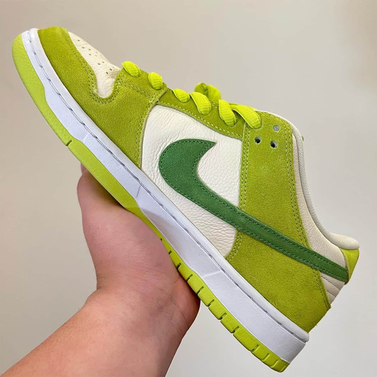 水果系列又来了！全新Nike SB Dunk“青苹果”实物细节图曝光！ 货号：DM0807-300