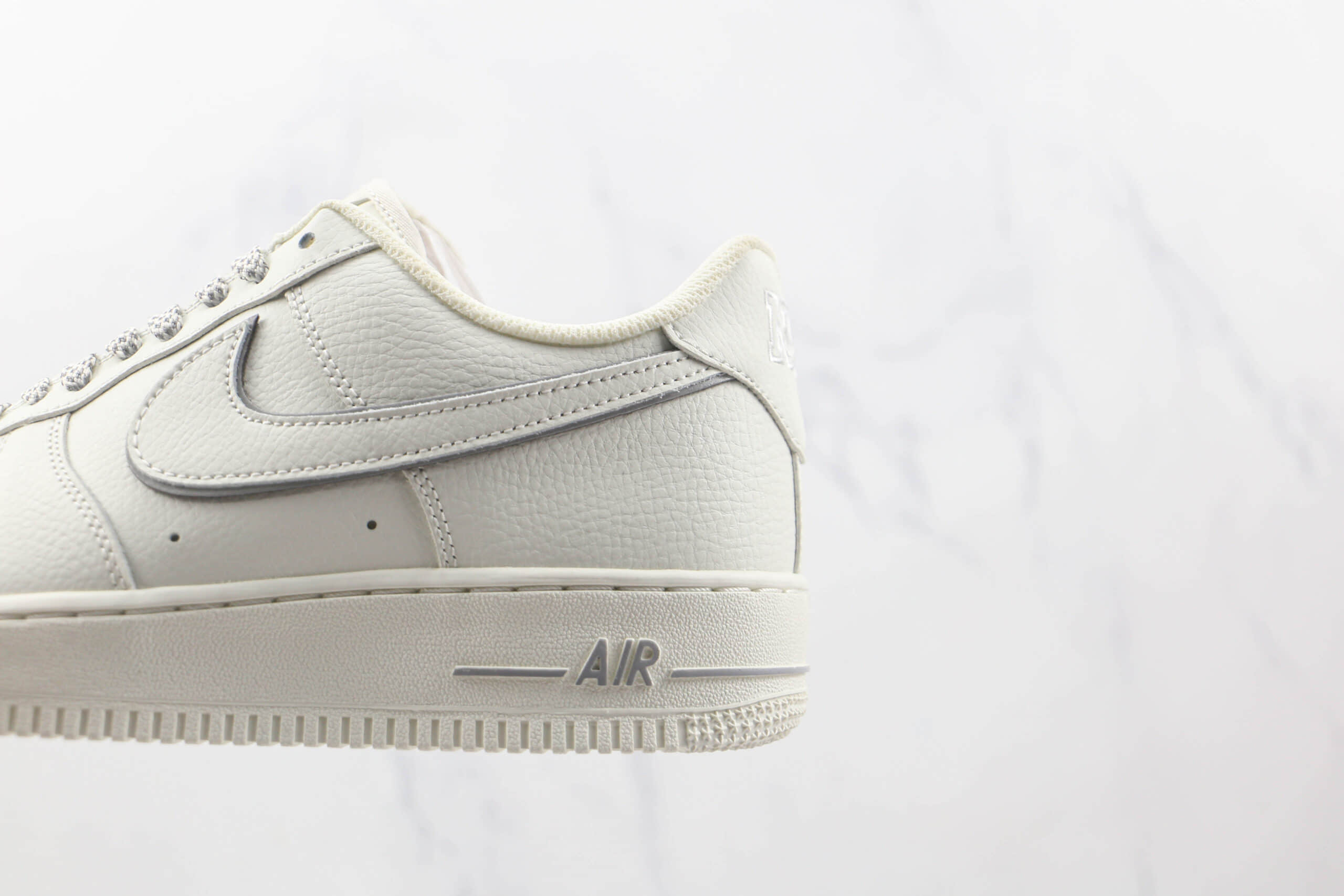 耐克Nike Air Force 1 07 Low纯原版本低帮空军一号3M白银色板鞋内置气垫 货号：NY2022-017