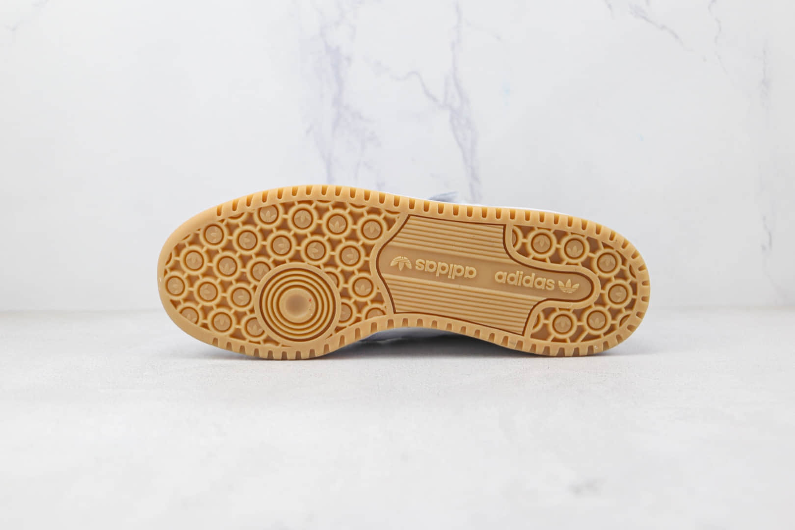 阿迪达斯adidas originals Forum 84 low纯原版本白黑Forum84复古板鞋原楦头纸板打造 货号：G25813