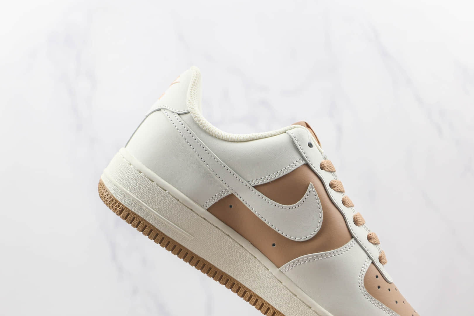 耐克Nike Air Force 1 07 Low纯原版本低帮空军一号白棕拼接板鞋内置气垫 货号：PQ3369-281