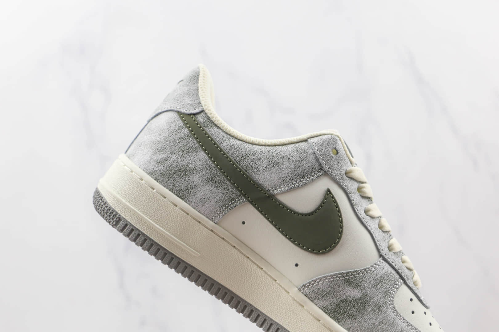 耐克Nike Air Force 1 07 Low纯原版本低帮空军一号迷雾灰板鞋内置气垫 货号：BL5866-906