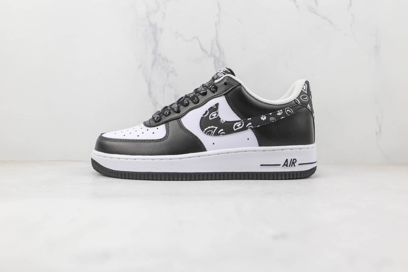 耐克Nike Air Force 1’07 Low纯原版本低帮空军一号白黑腰果花板鞋内置气垫 货号：XM6389-316