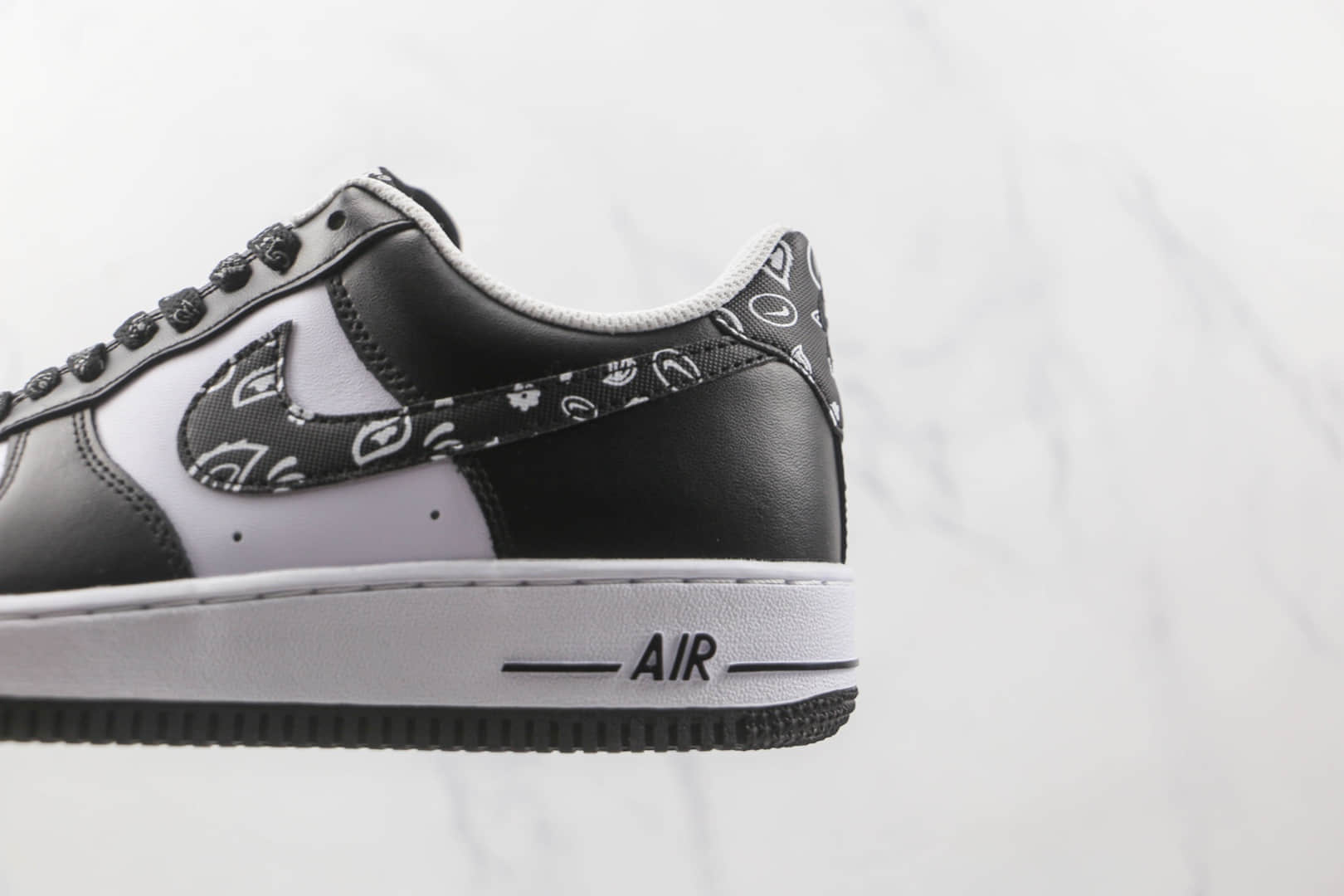 耐克Nike Air Force 1’07 Low纯原版本低帮空军一号白黑腰果花板鞋内置气垫 货号：XM6389-316