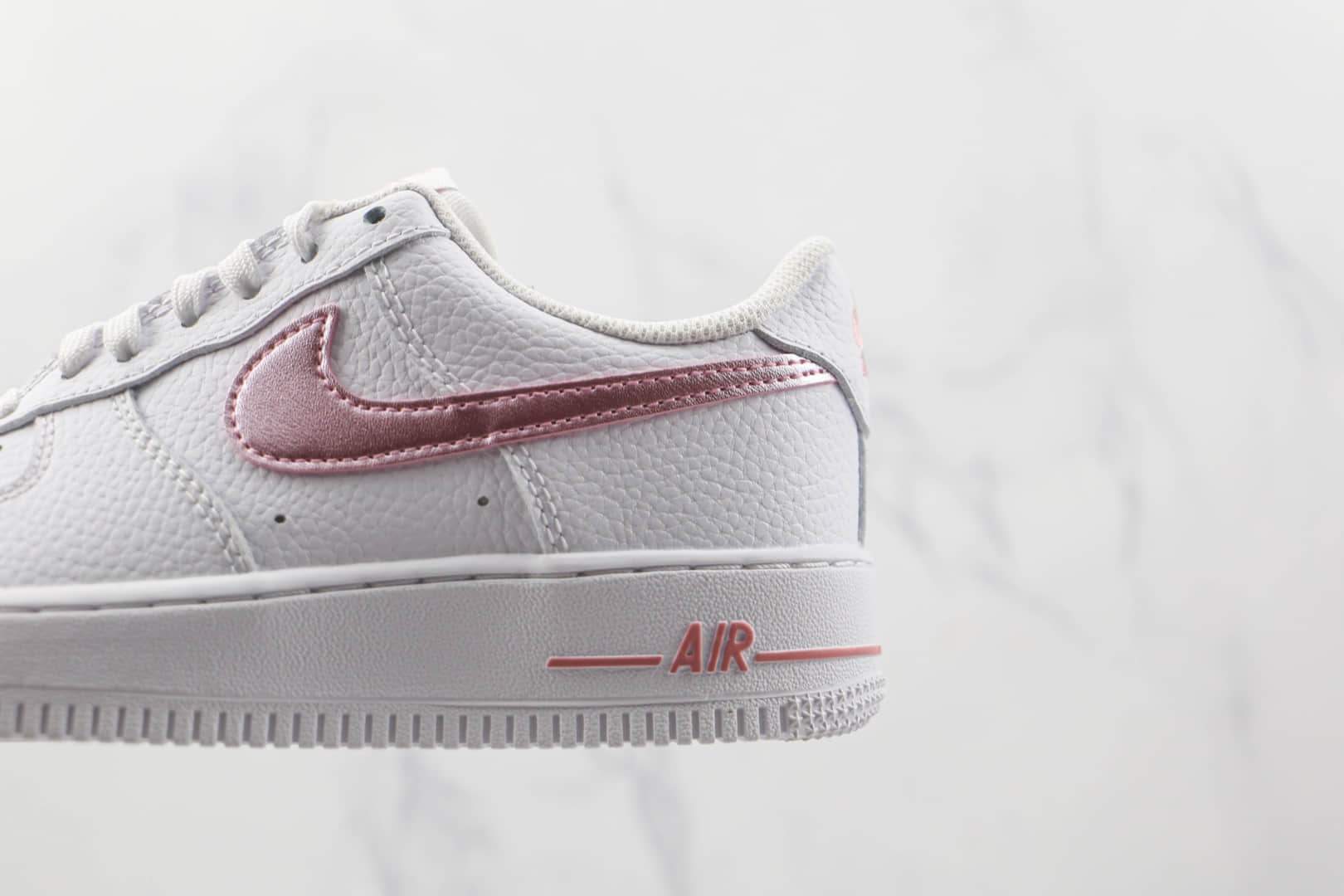 耐克Nike Air Force 1’07 Low纯原版本低帮空军一号白粉勾板鞋原楦头纸板打造 货号：CT3839-104