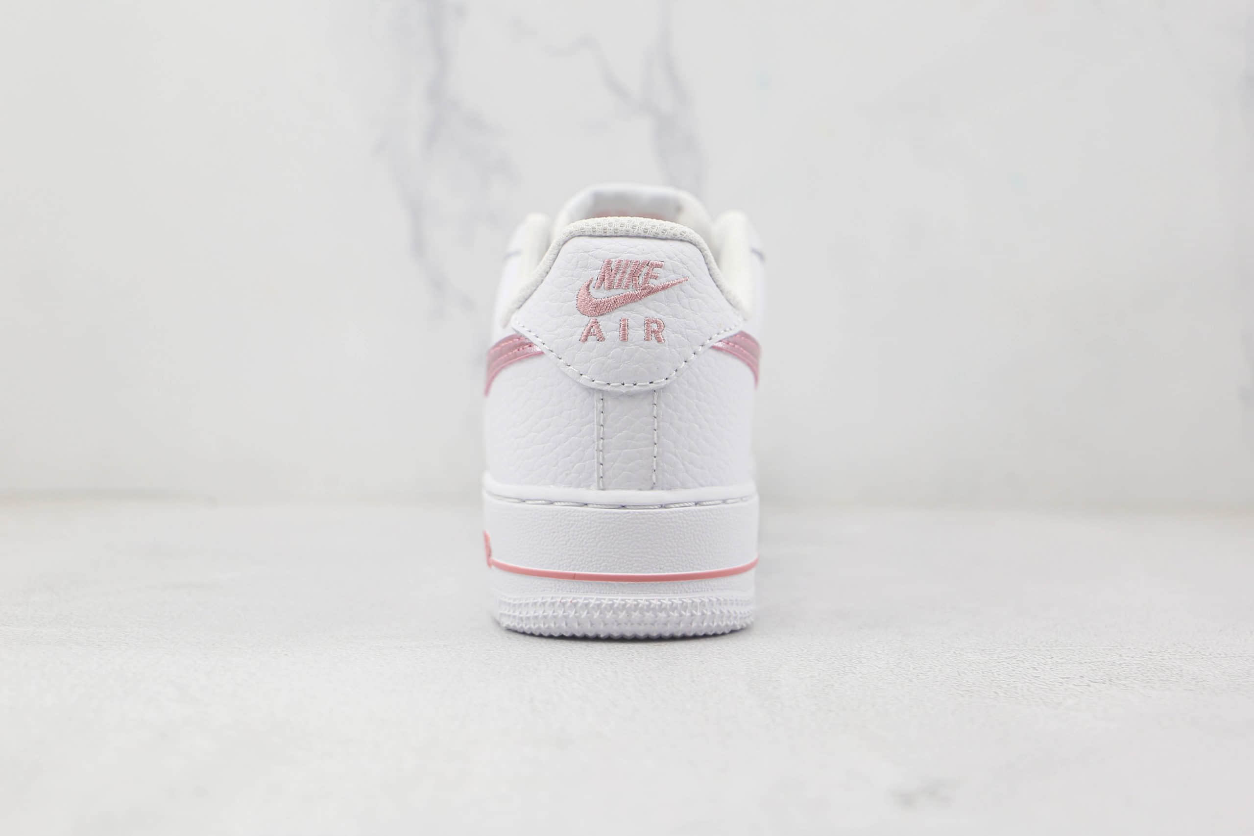 耐克Nike Air Force 1’07 Low纯原版本低帮空军一号白粉勾板鞋原楦头纸板打造 货号：CT3839-104