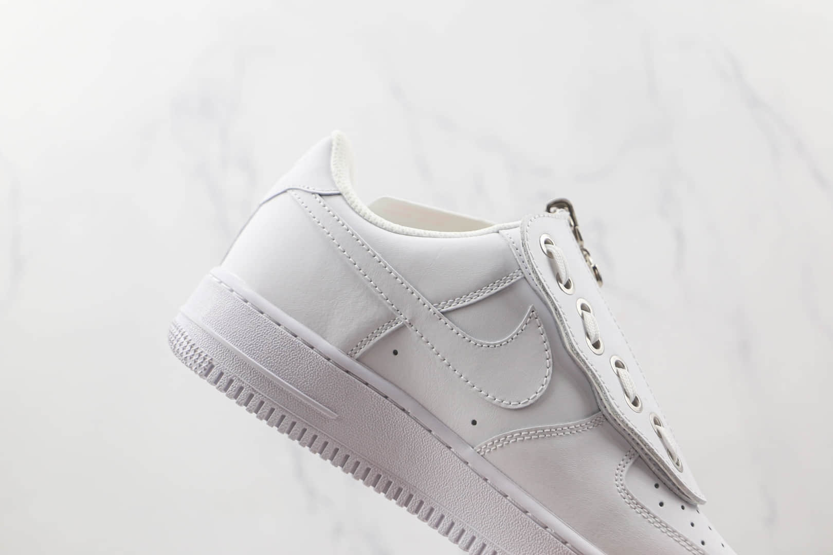 耐克Nike Air Force 1 '07 Low Shroud纯原版本低帮空军一号皮革白拉链鞋舌片板鞋内置气垫 货号：DC8875-100