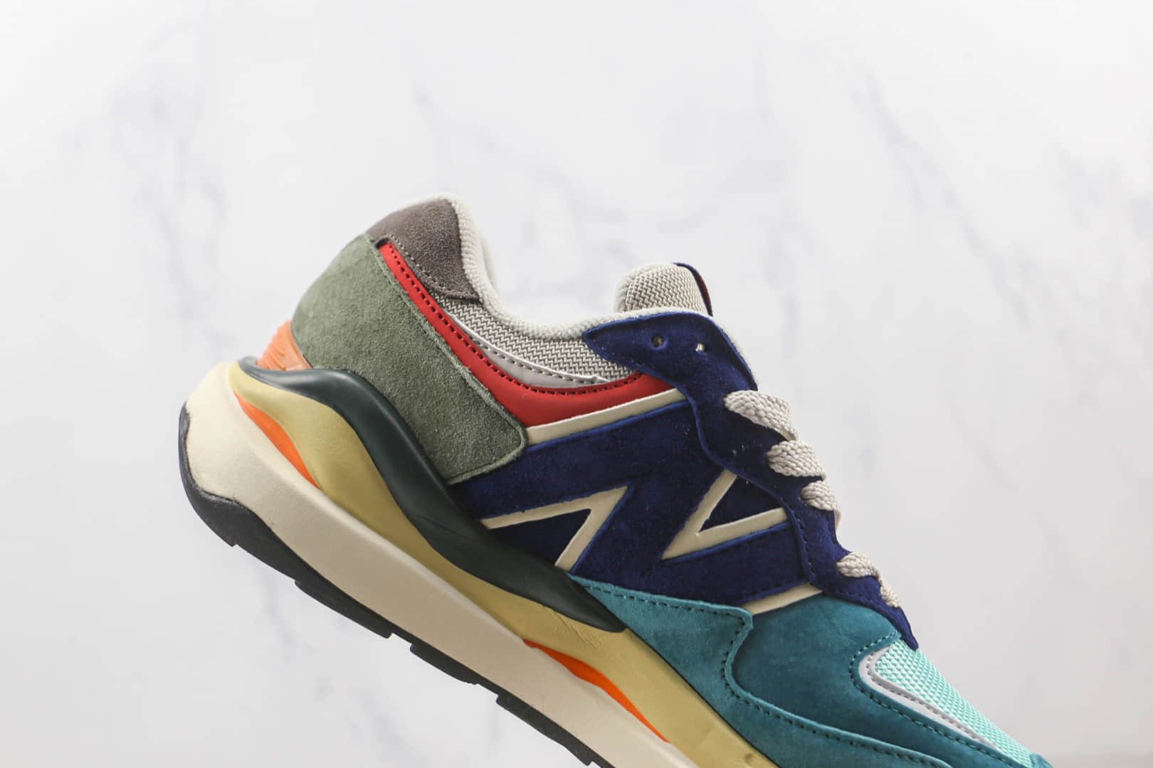 新百伦New Balance 5740纯原版本蓝色彩虹彩色拼接复古NB5740慢跑鞋原楦头纸板打造 货号：W5740PY1