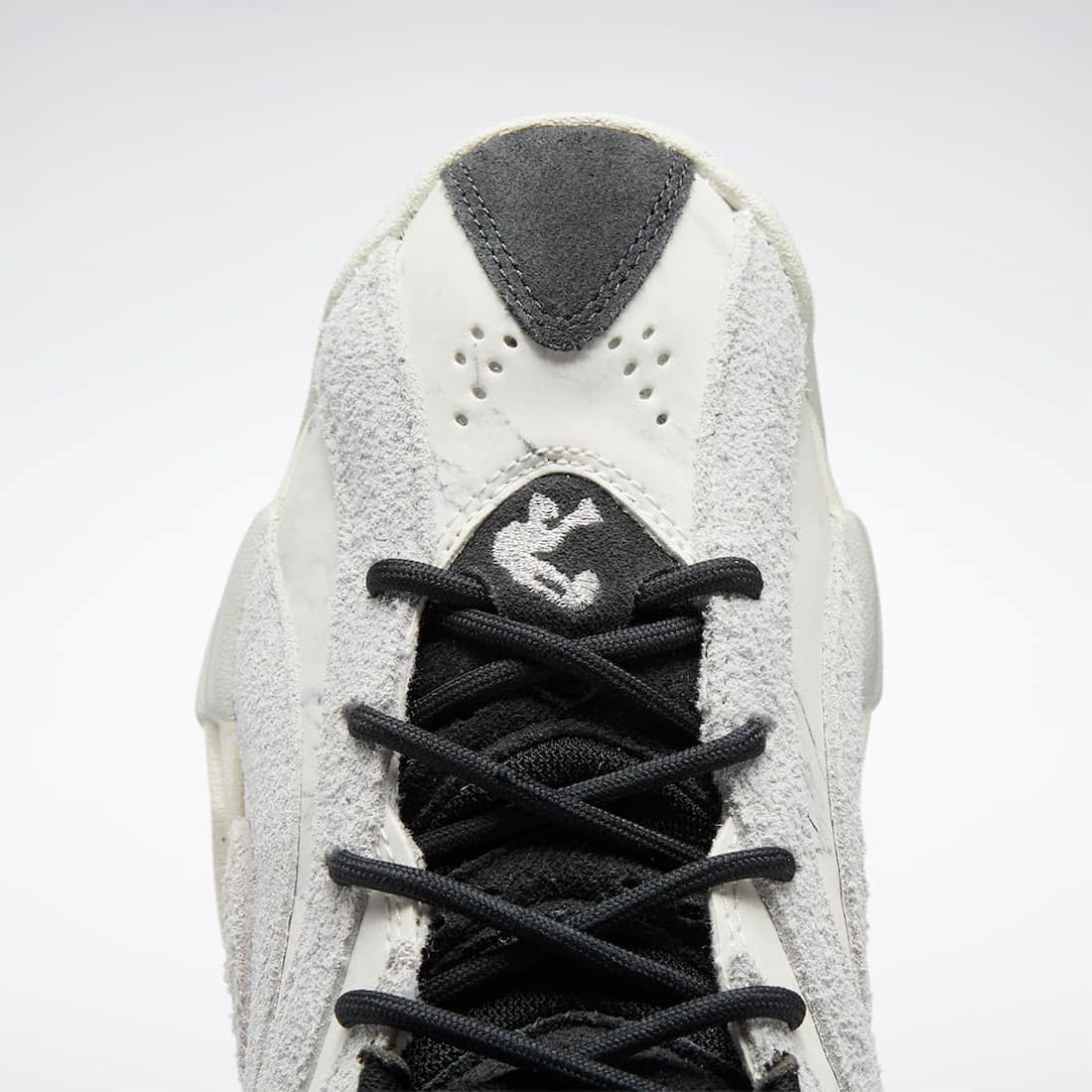 大鲨鱼战靴来袭！全新Reebok“年轮”下月发售！ 货号：GX9663