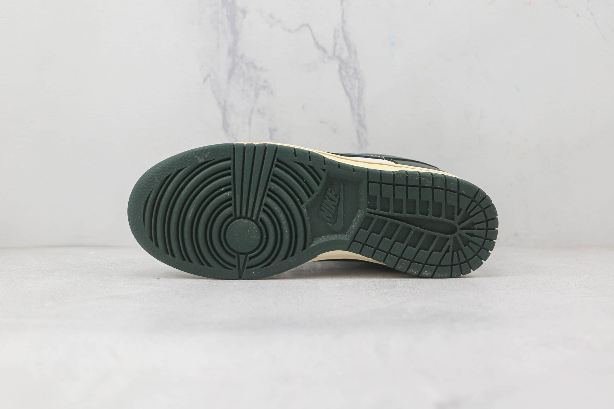 耐克Nike Dunk Low Vintage Green纯原版本低帮DUNK白绿做旧板鞋原盒原标 货号：DQ8580-100