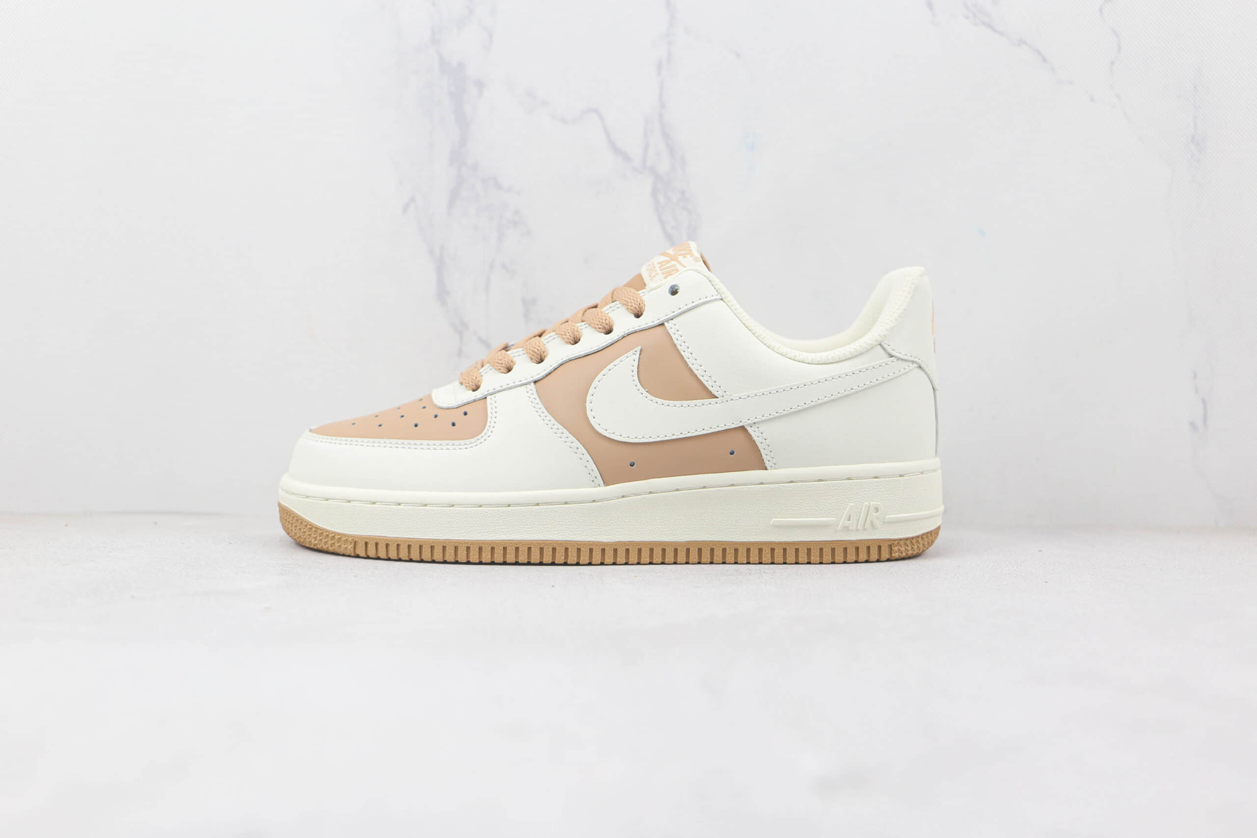 耐克Nike Air Force 1 07 Low纯原版本低帮空军一号白棕拼接板鞋内置气垫 货号：PQ3369-281