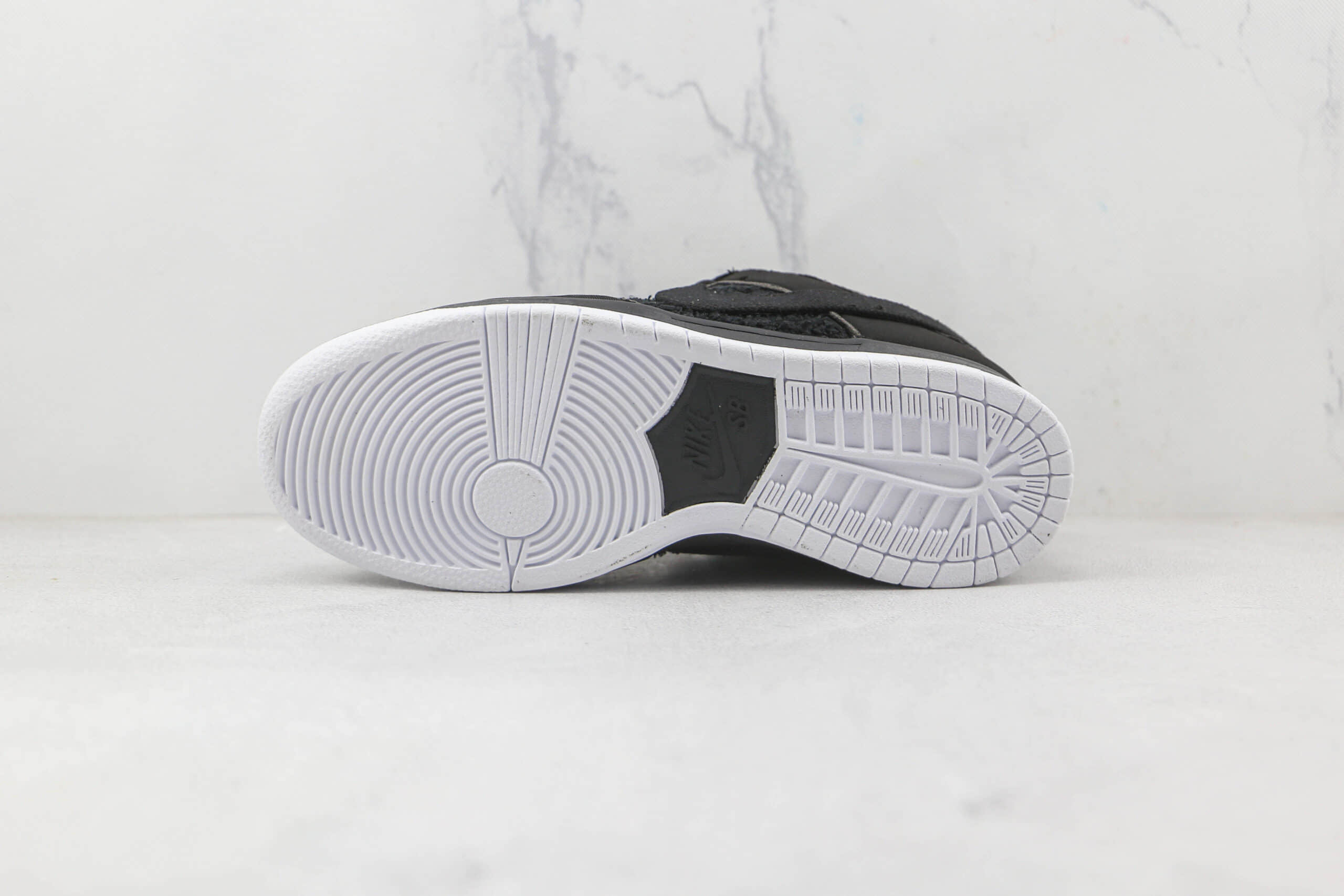 耐克Nike SB Dunk Low x Gnarhunters联名款纯原版本低帮SB DUNK魔术贴黑白色板鞋内置气垫 货号：DH7756-010
