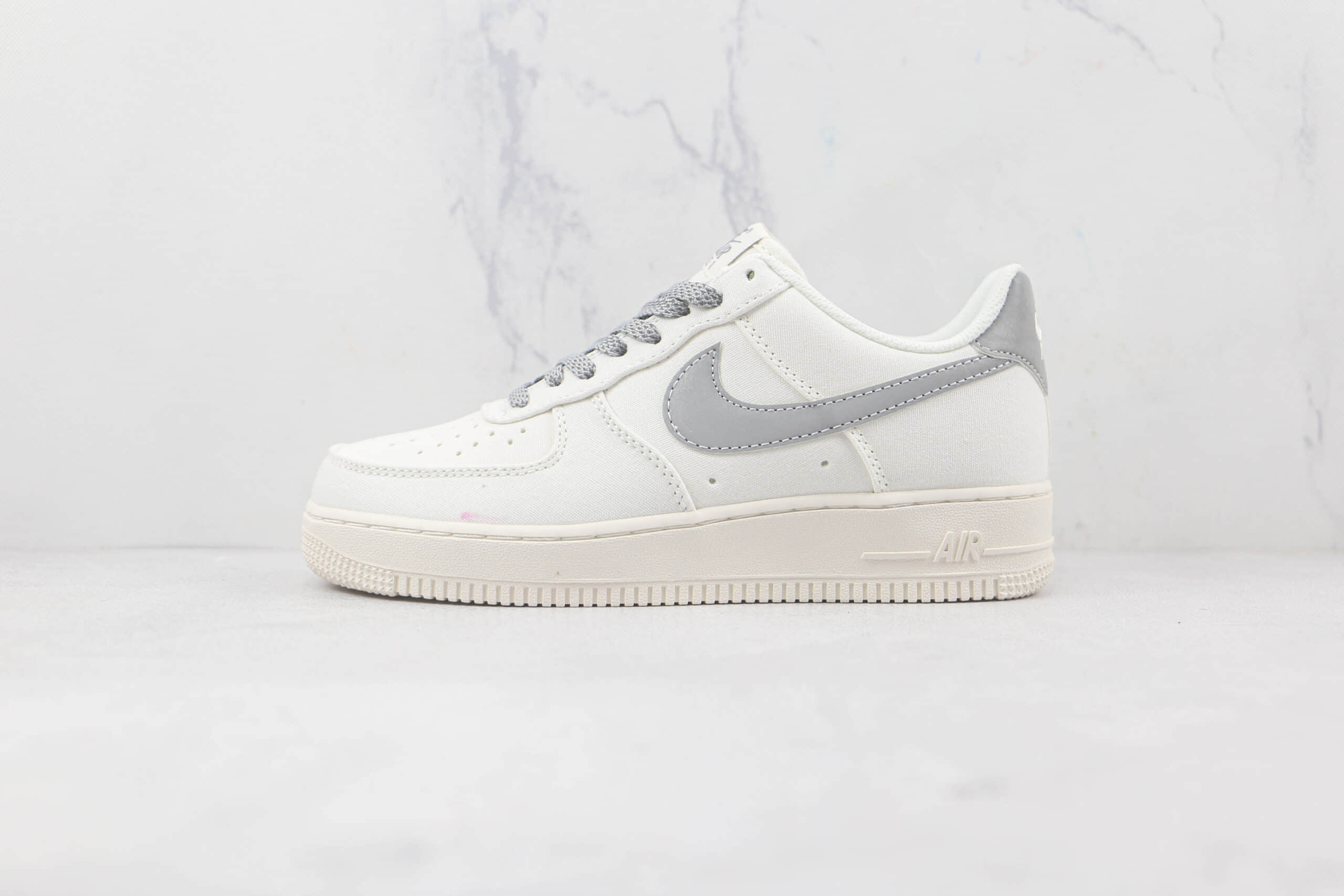 耐克Nike Air Force 1 Low '07纯原版本低帮空军一号白灰色帆布面板鞋内置气垫 货号：315122-106