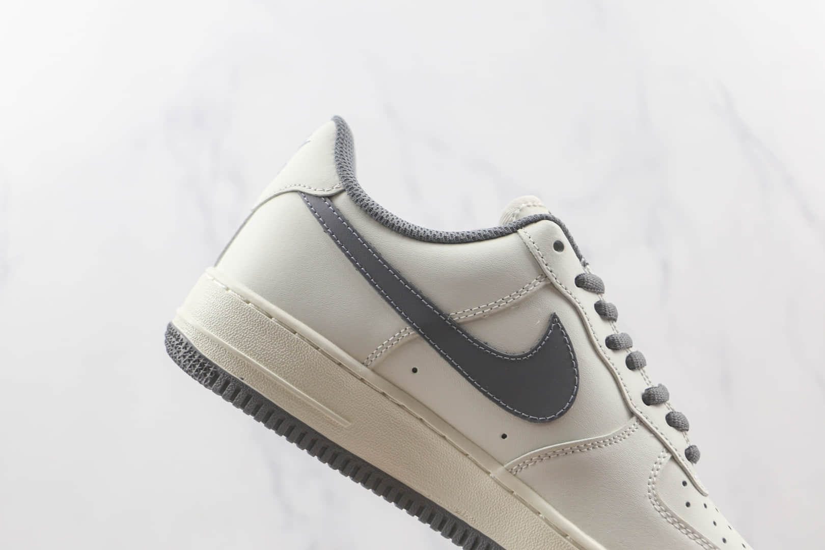 耐克Nike Air Force 1 Low纯原版本低帮空军一号白灰勾板鞋内置气垫 货号：CW5653-263