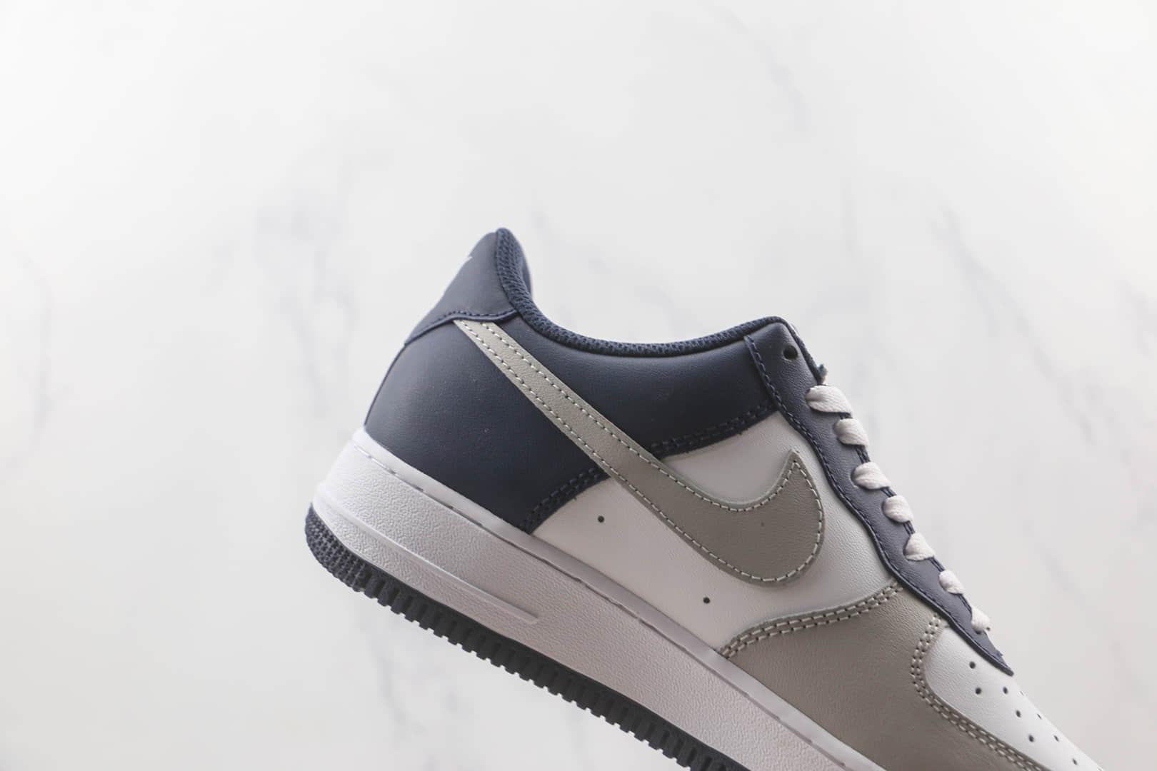 耐克Nike Air Force 1’07 Low纯原版本低帮空军一号巴黎灰蓝拼接板鞋内置气垫 货号：BS8872-055