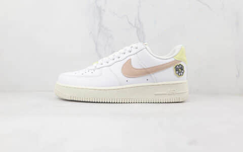 耐克Nike Air Force 1’07 Low纯原版本低帮空军一号小花配色板鞋原楦头纸板打造 货号：DJ6377-100