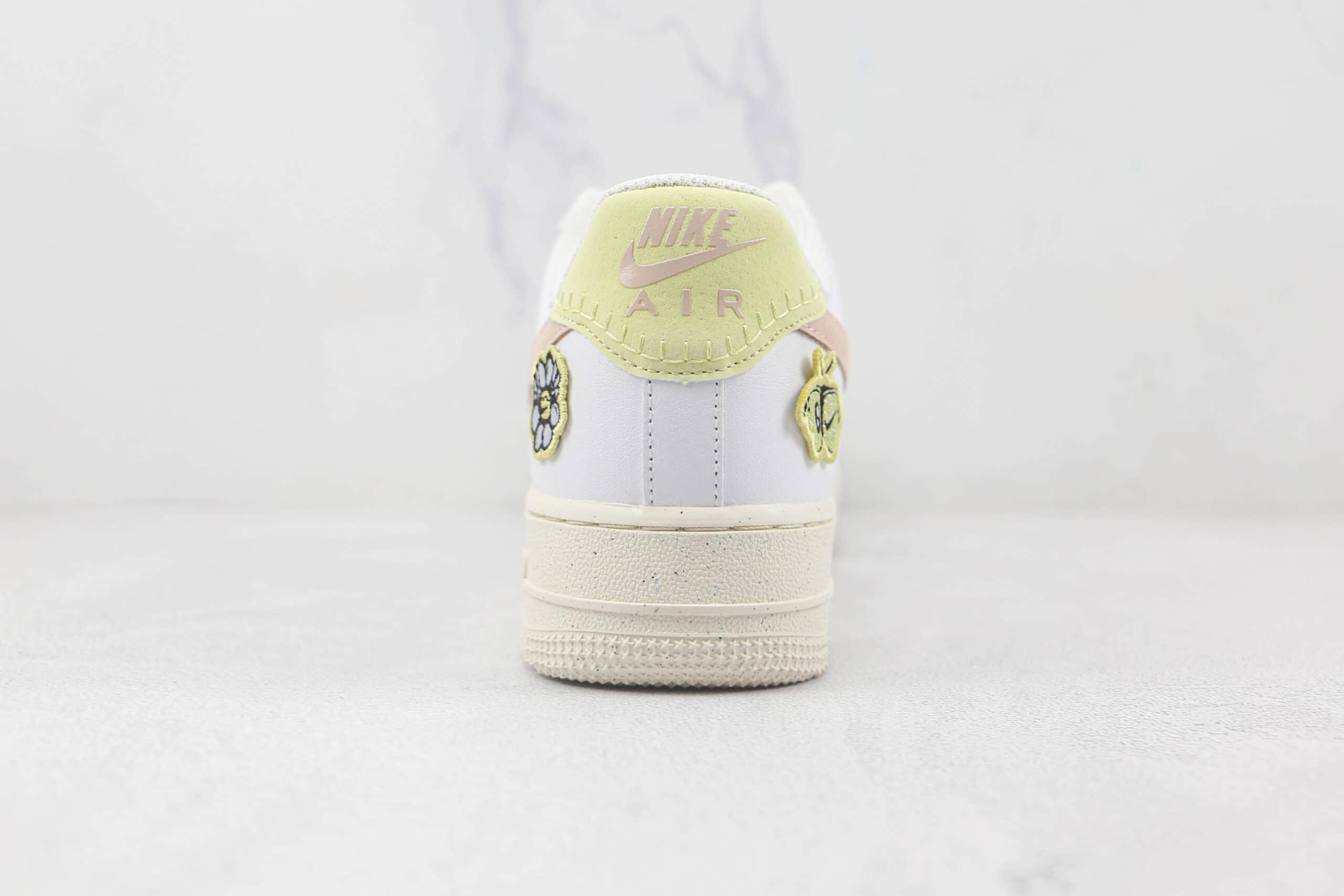 耐克Nike Air Force 1’07 Low纯原版本低帮空军一号小花配色板鞋原楦头纸板打造 货号：DJ6377-100