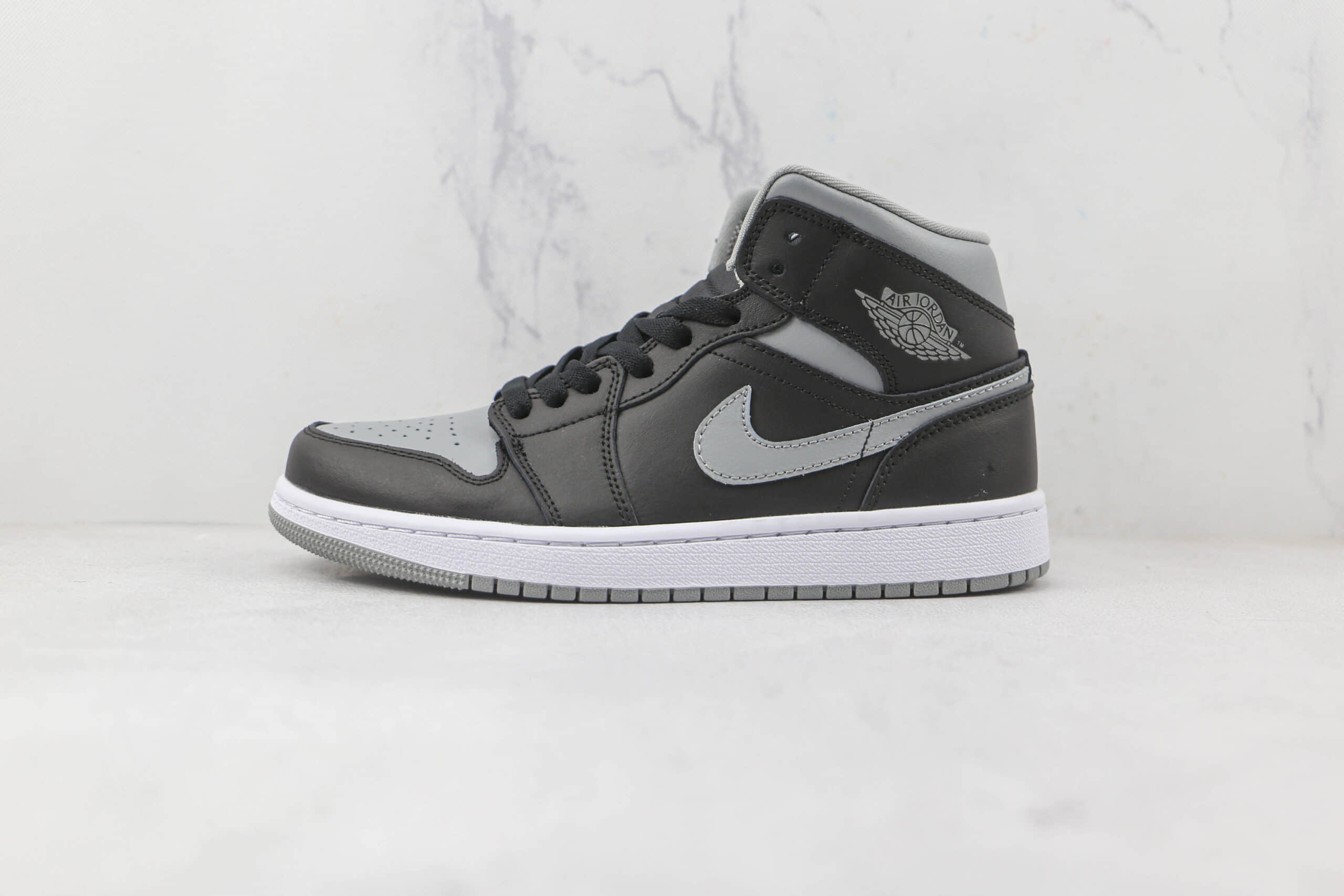 乔丹Air Jordan 1 Mid纯原版本中帮AJ1黑灰篮球鞋原档案数据开发 货号：BQ6472-007