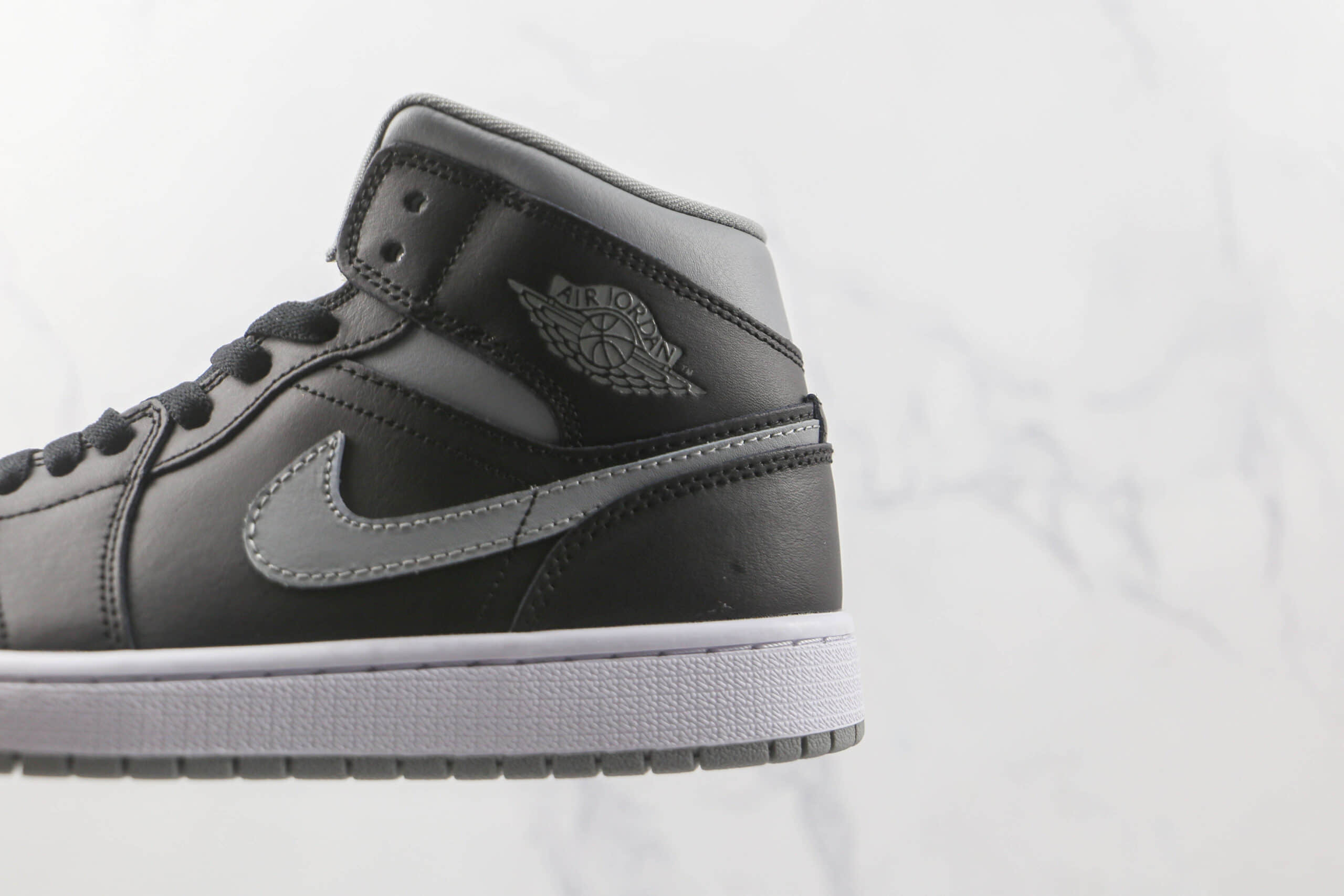 乔丹Air Jordan 1 Mid纯原版本中帮AJ1黑灰篮球鞋原档案数据开发 货号：BQ6472-007