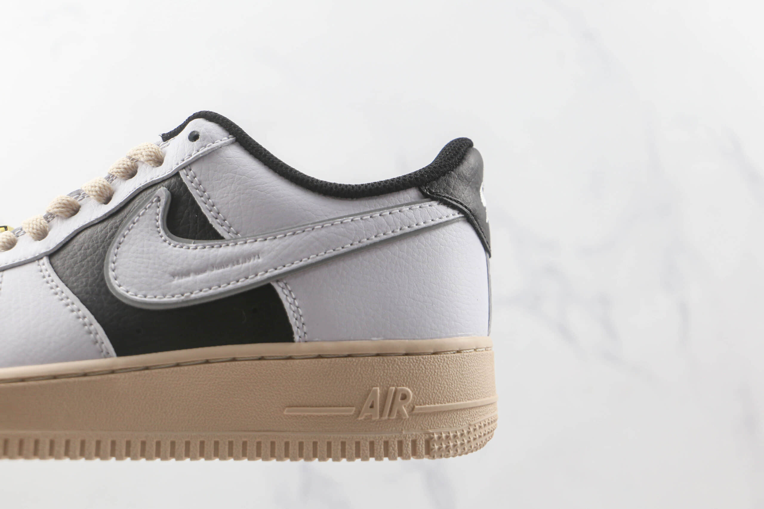 耐克Nike Air Force 1’07 Low纯原版本低帮空军一号白黑拼接板鞋内置气垫 货号：DJ7015-101