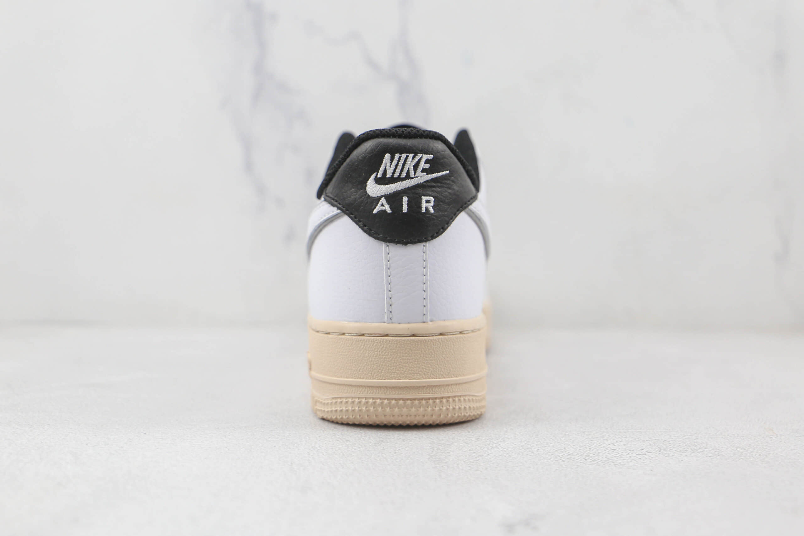 耐克Nike Air Force 1’07 Low纯原版本低帮空军一号白黑拼接板鞋内置气垫 货号：DJ7015-101