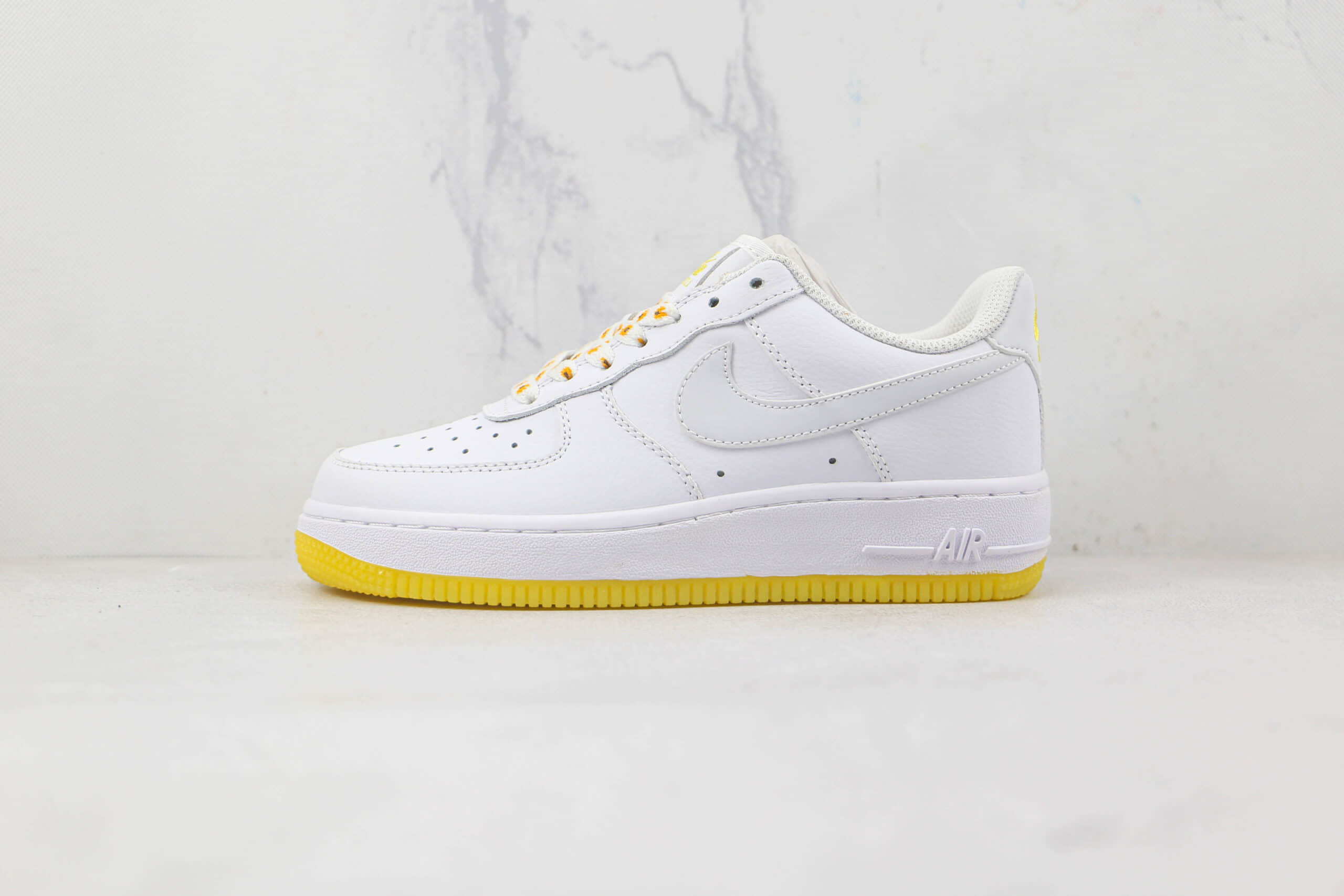 耐克Nike Air Force 1’07 Low纯原版本低帮空军一号小花白黄色板鞋内置气垫 货号：CR6566-099