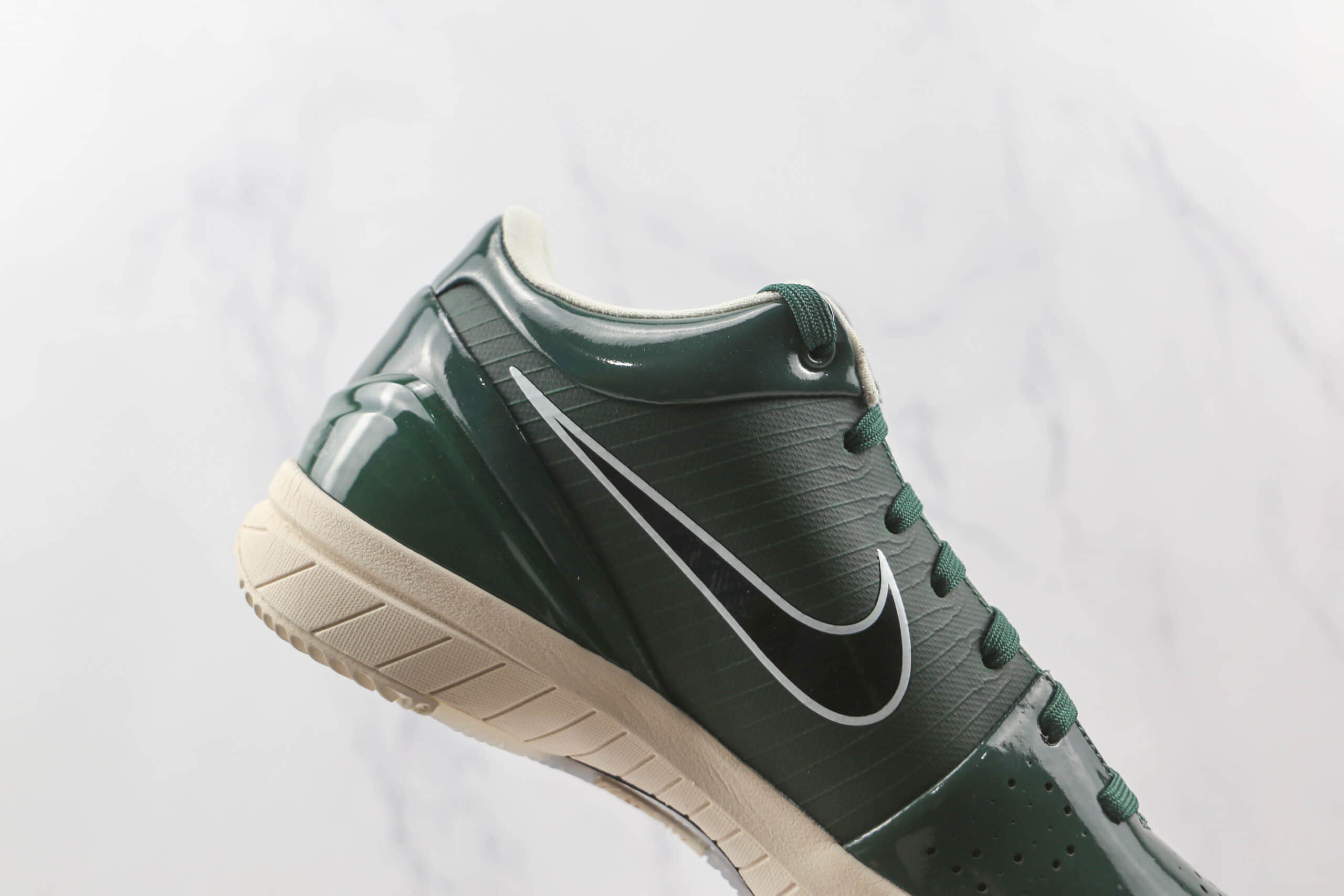 耐克Nike Zoom KOBE 4 x Undefeated联名款纯原版本科比4代暗夜绿实战篮球鞋原鞋开模支持实战 货号：CQ3869-301