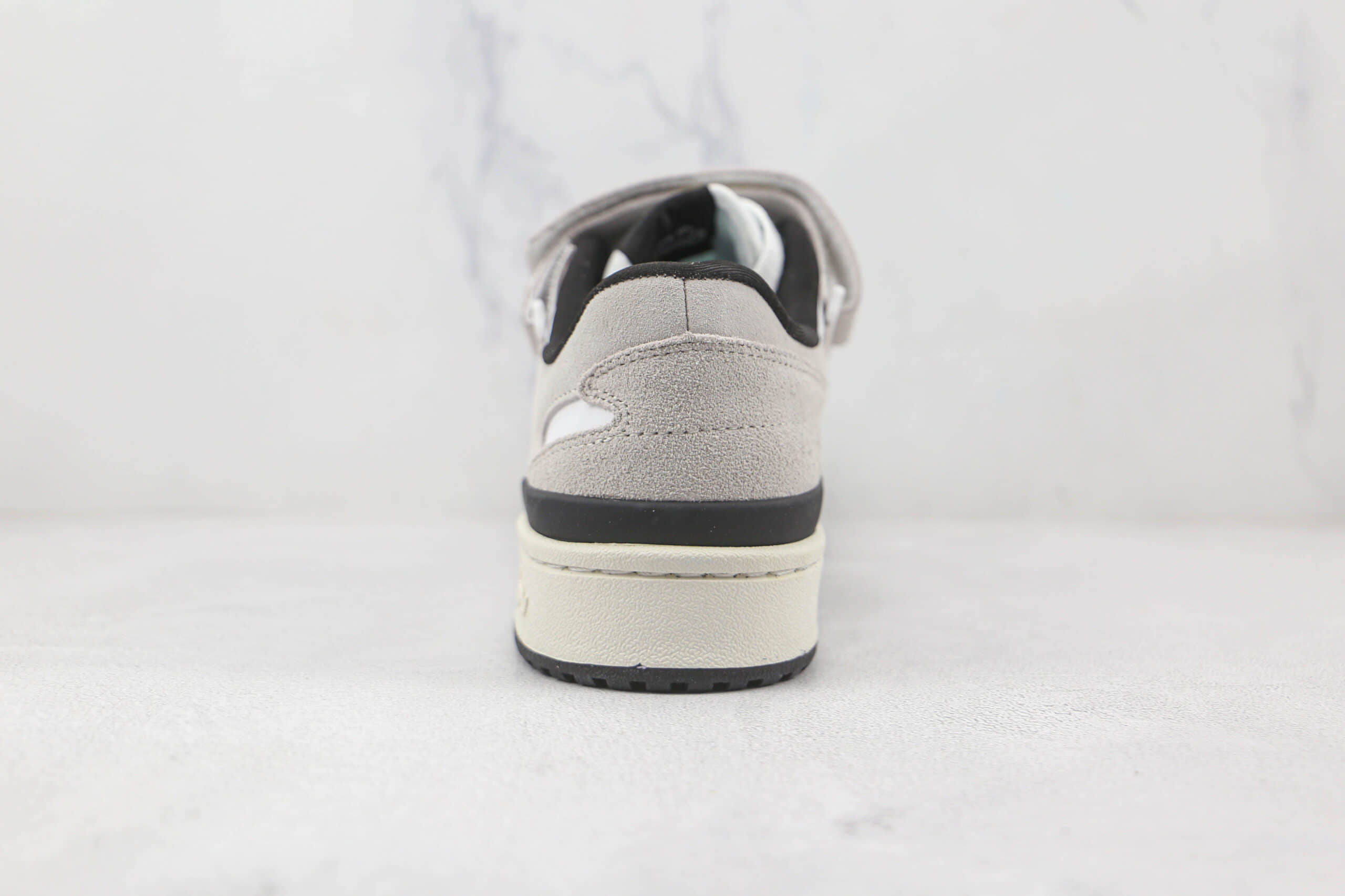 阿迪达斯adidas originals Forum 84 low纯原版本灰绿色复古板鞋原档案数据开发 货号：GY8203