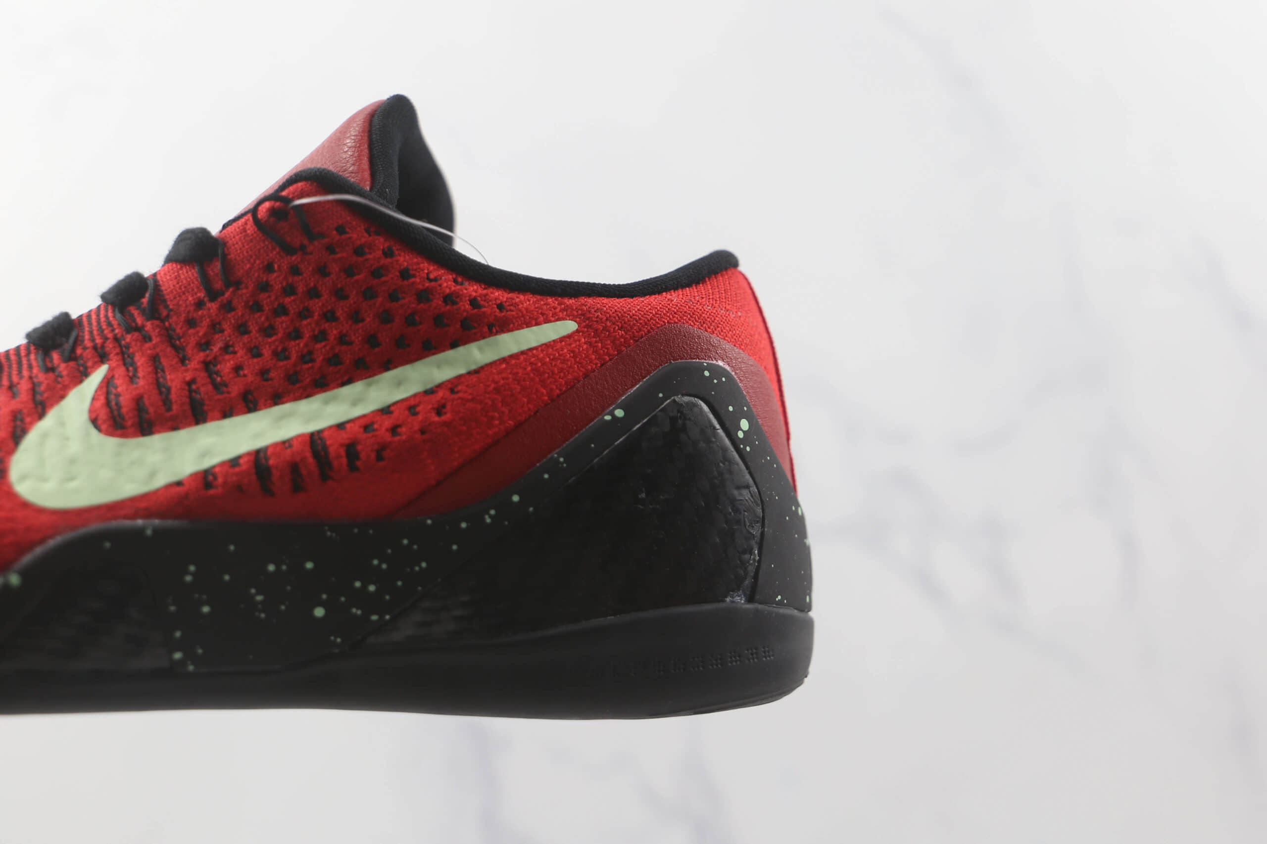 耐克Nike Kobe 9 Low University Red纯原版本科比9代夜光公牛红配色篮球鞋原档案数据开发 货号：639045-600