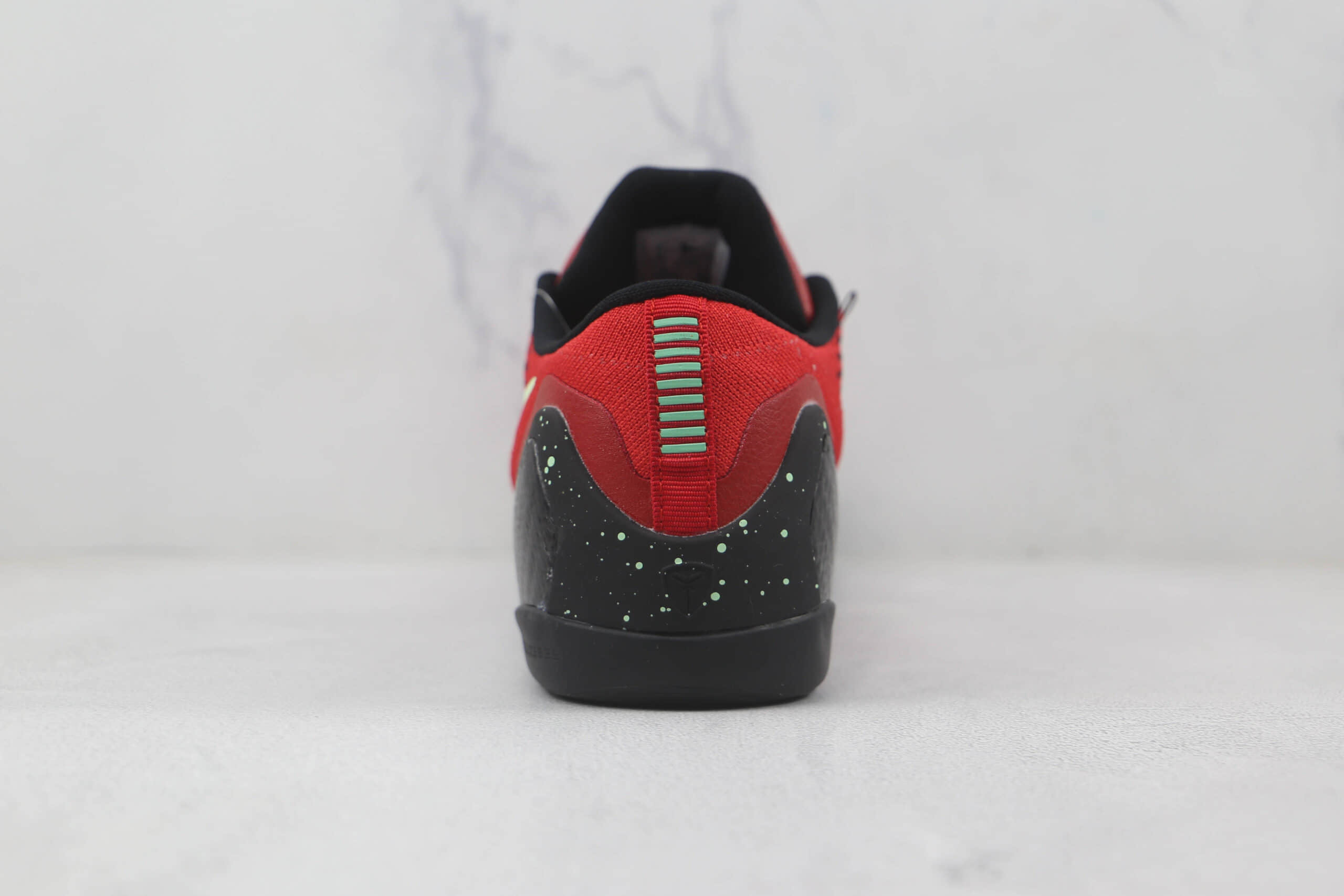 耐克Nike Kobe 9 Low University Red纯原版本科比9代夜光公牛红配色篮球鞋原档案数据开发 货号：639045-600