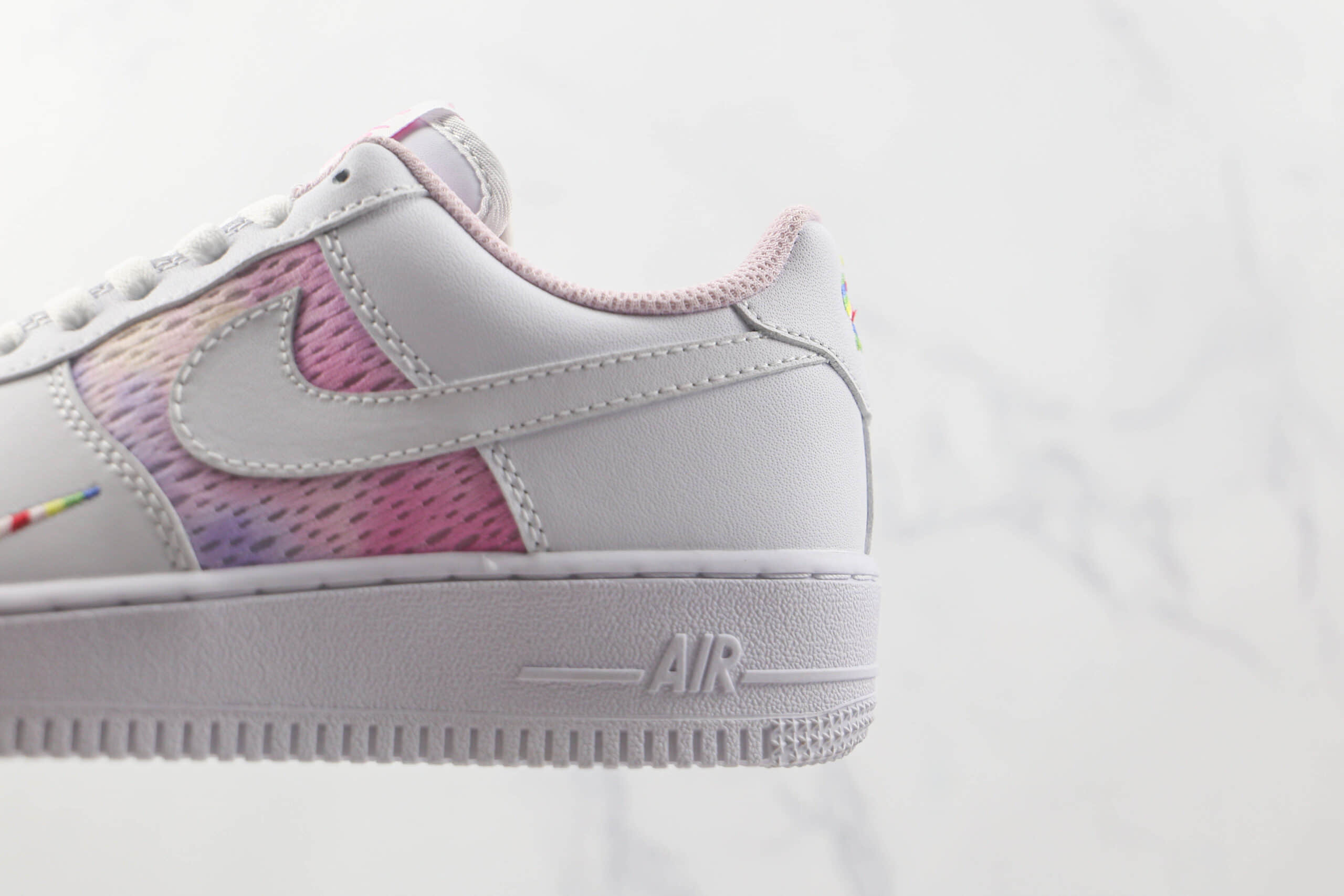 耐克Nike Air Force 1’07 Low纯原版本低帮空军一号刺绣白勾板鞋内置气垫 货号：CH3512-001