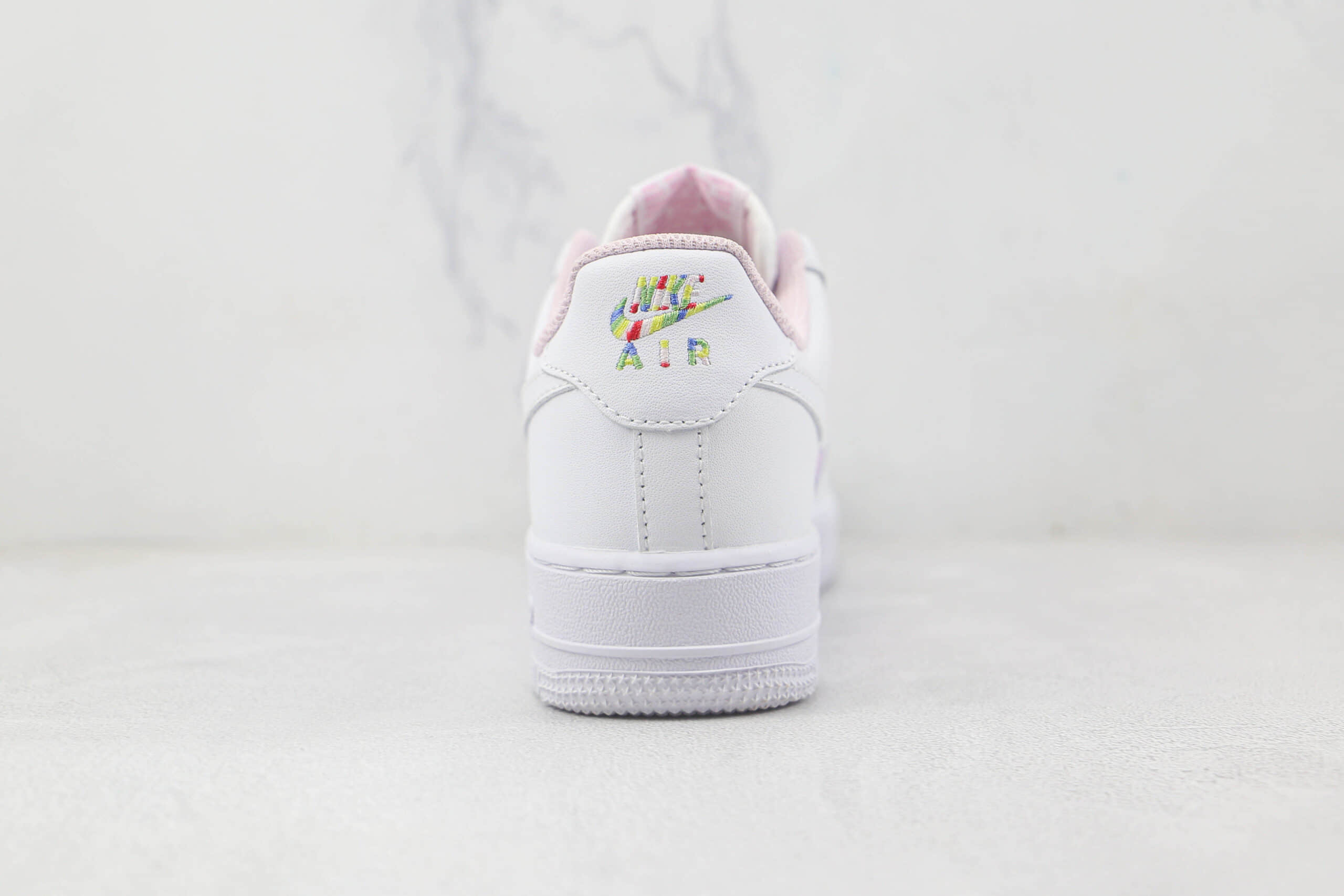 耐克Nike Air Force 1’07 Low纯原版本低帮空军一号刺绣白勾板鞋内置气垫 货号：CH3512-001