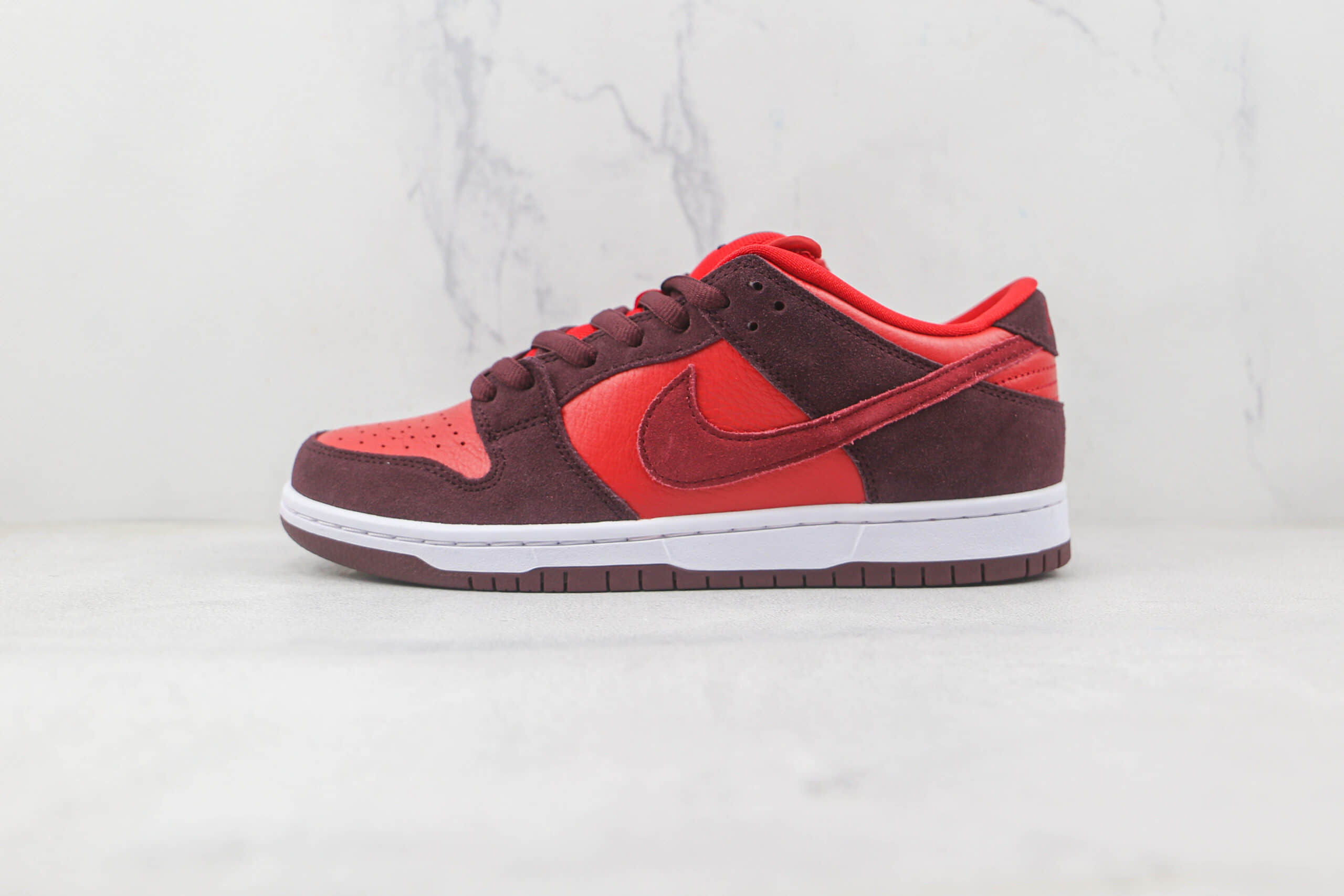 耐克Nike SB Dunk Low Cherry纯原版本低帮SB DUNK樱桃红配色板鞋内置气垫 货号：DM0807-600