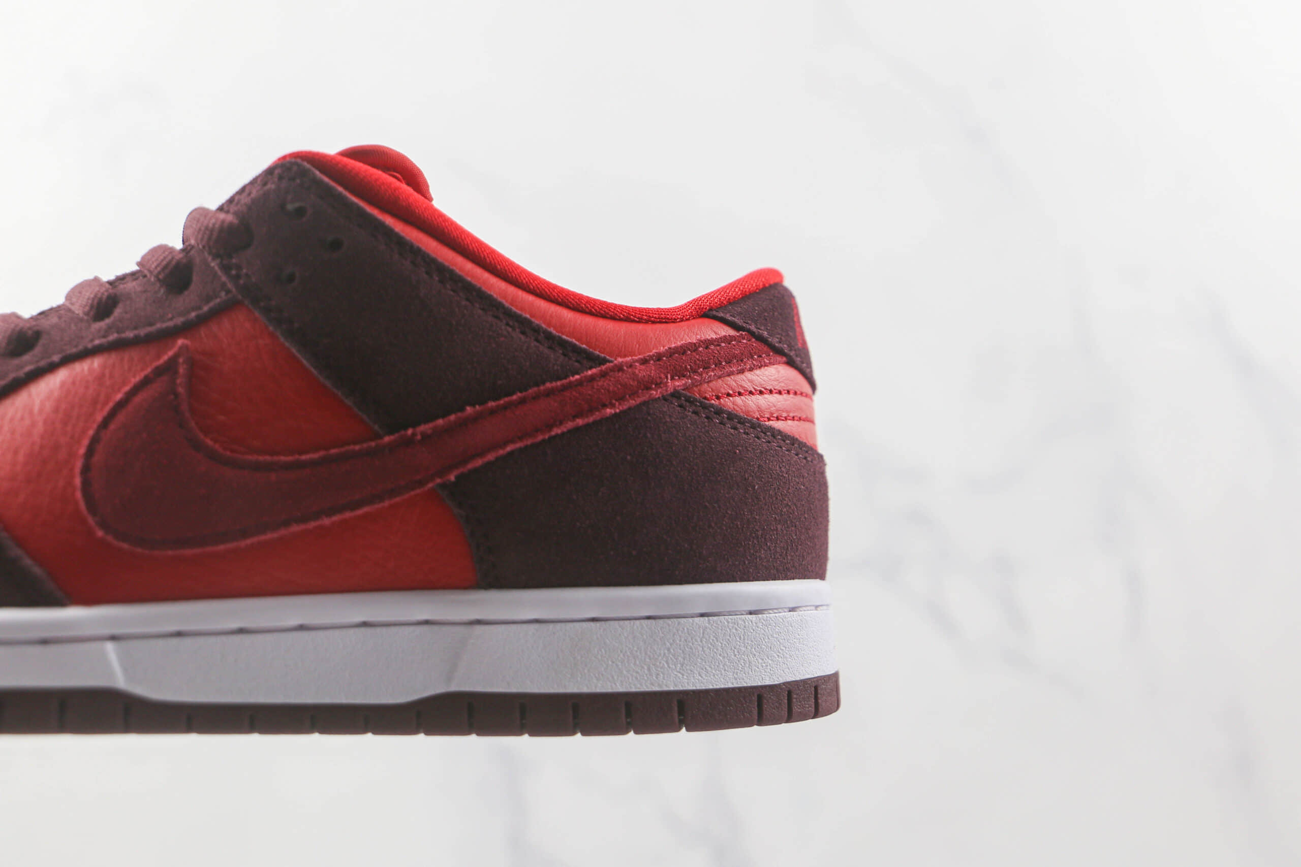 耐克Nike SB Dunk Low Cherry纯原版本低帮SB DUNK樱桃红配色板鞋内置气垫 货号：DM0807-600