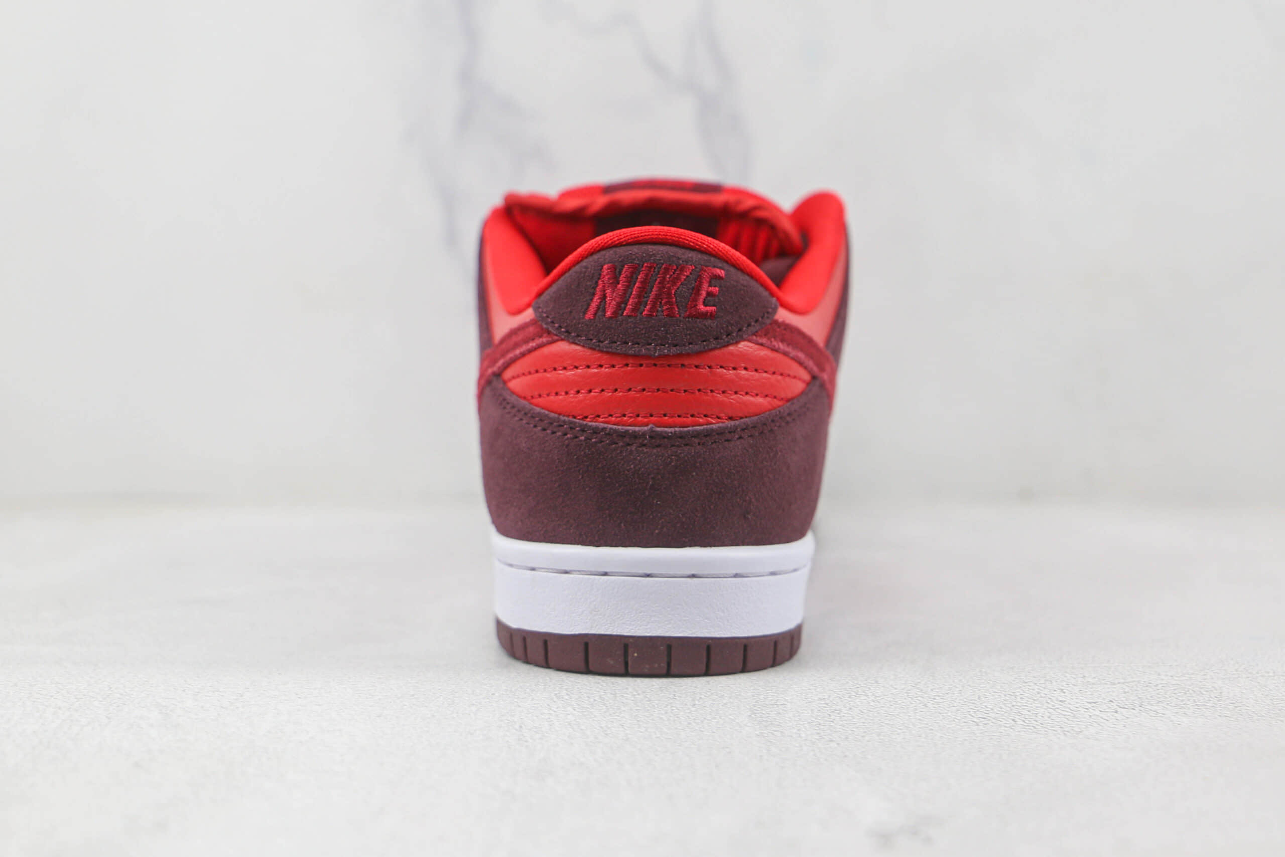 耐克Nike SB Dunk Low Cherry纯原版本低帮SB DUNK樱桃红配色板鞋内置气垫 货号：DM0807-600