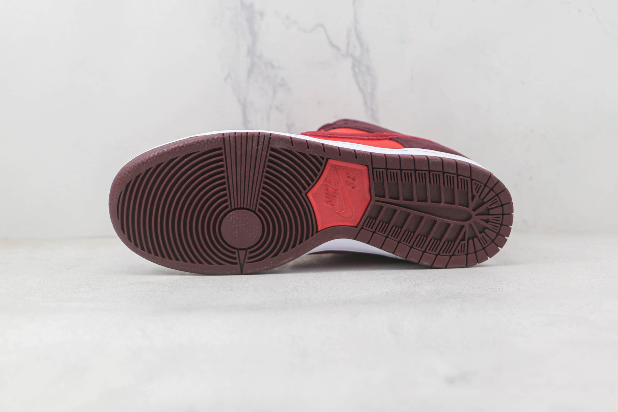 耐克Nike SB Dunk Low Cherry纯原版本低帮SB DUNK樱桃红配色板鞋内置气垫 货号：DM0807-600