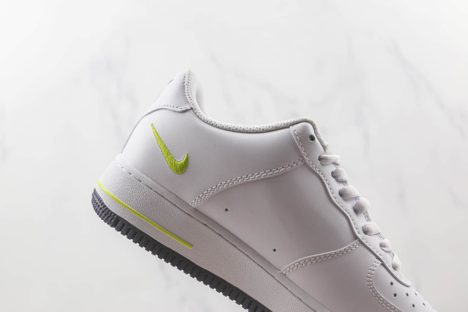 耐克Nike Air Force 1’07 Low纯原版本低帮空军一号多彩勾板鞋内置气垫 货号：BS8871-901