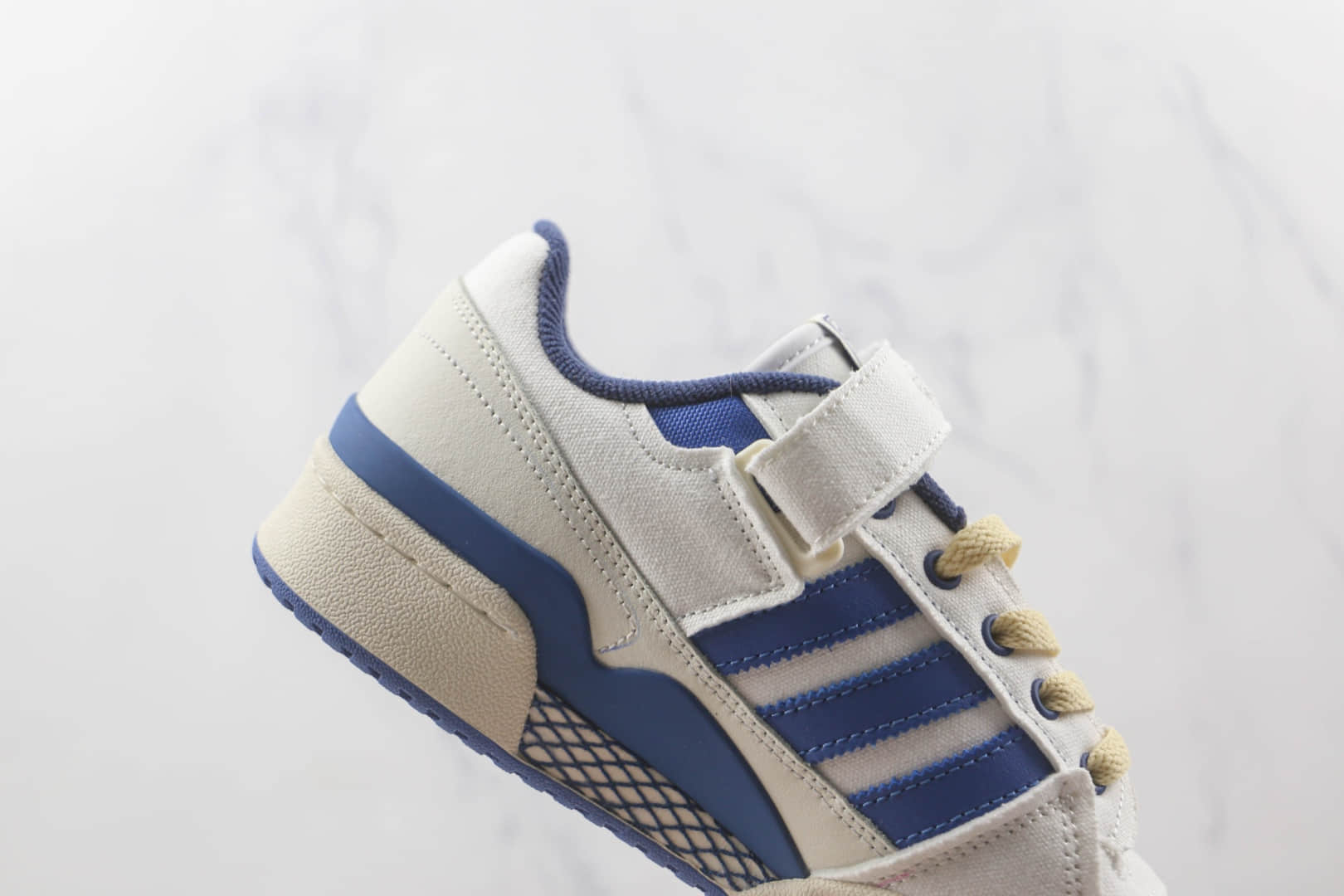 阿迪达斯Adidas originals Forum 84 low纯原版本白蓝色魔术贴低帮Forum84板鞋原楦头纸板打造 货号：HR0458