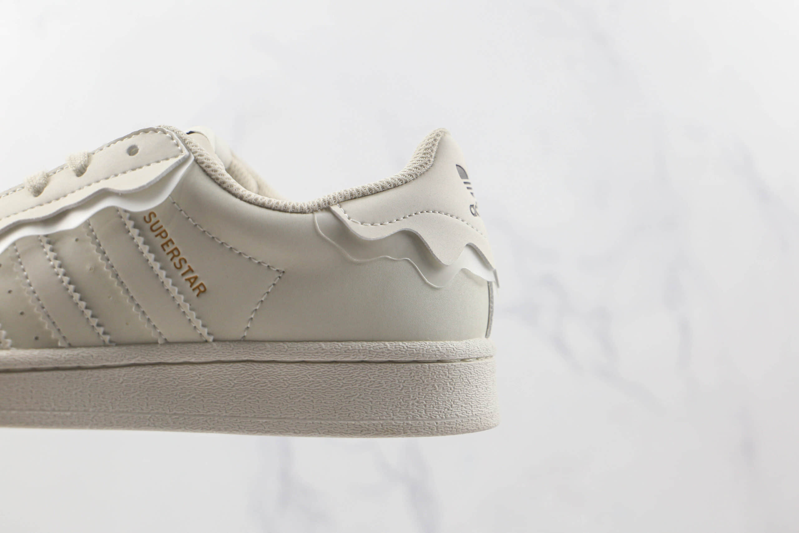 阿迪达斯Adidas Originals Superstar Milk White Lace纯原版本三叶草贝壳头皮革奶白花边雪糕板鞋原盒原标 货号：GW4441