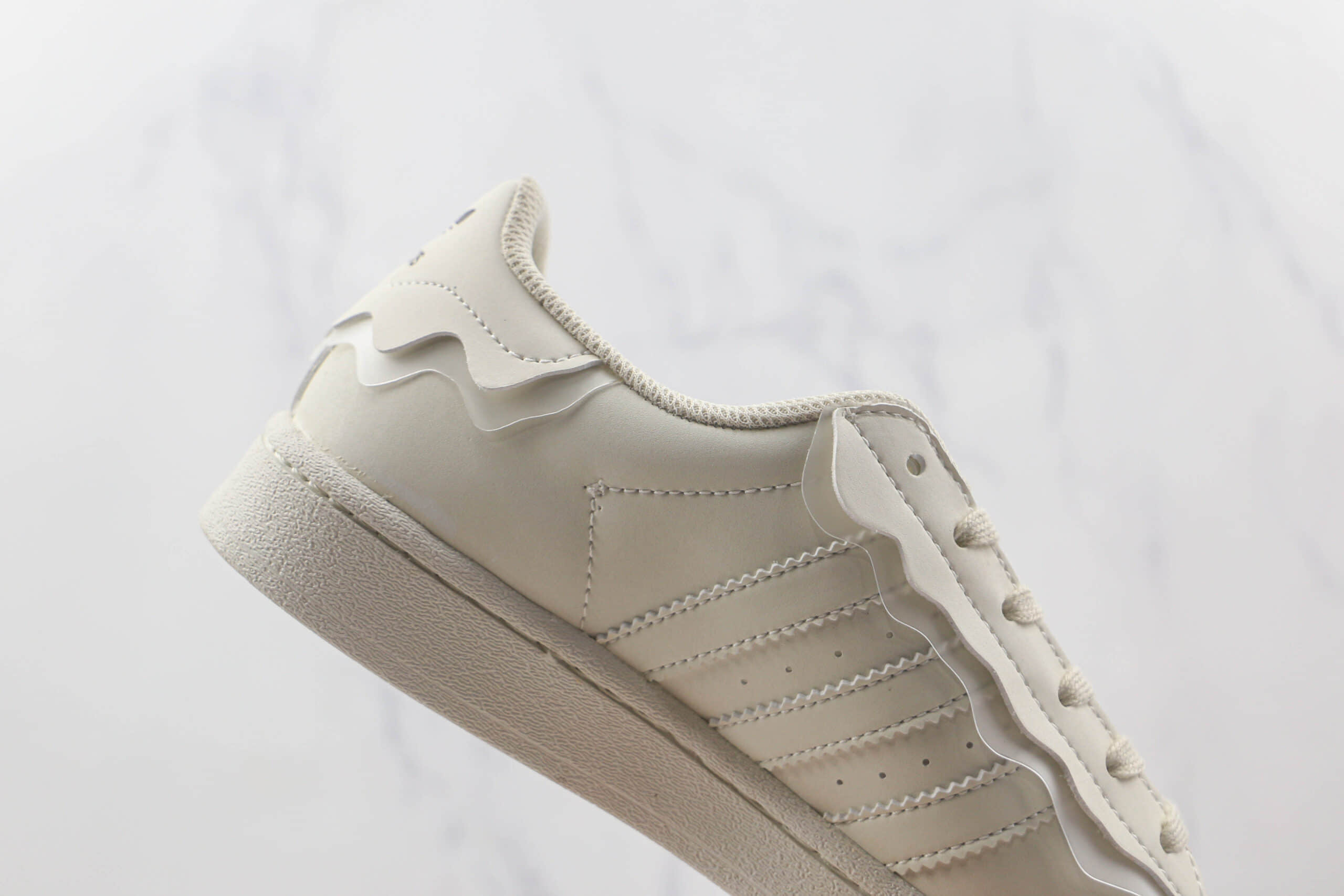 阿迪达斯Adidas Originals Superstar Milk White Lace纯原版本三叶草贝壳头皮革奶白花边雪糕板鞋原盒原标 货号：GW4441