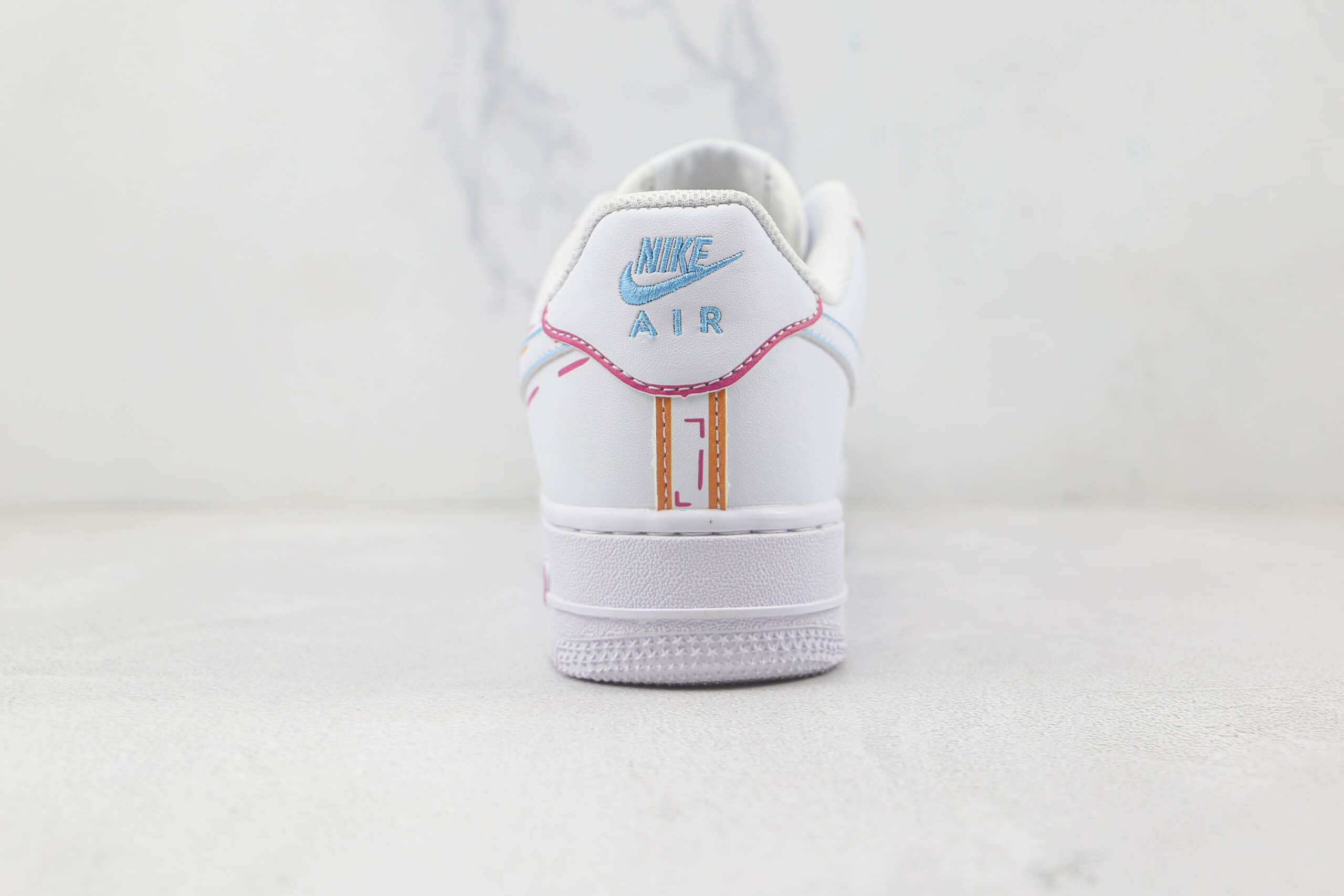 耐克Nike Air Force 1’07 Low纯原版本低帮空军一号涂鸦配色板鞋内置气垫 货号：315115-112