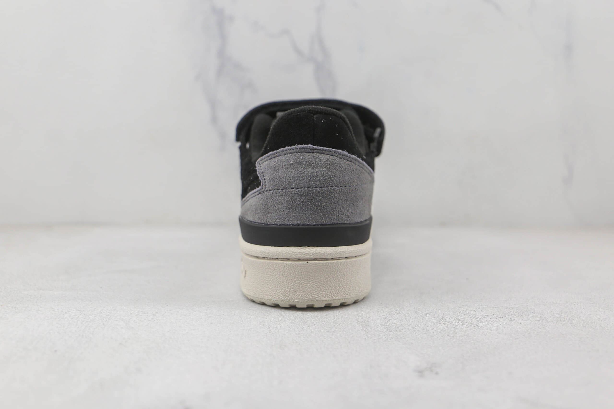 阿迪达斯Adidas originals Forum 84 low纯原版本魔术贴黑金色Forum84复古板鞋原盒原标 货号：Q46366
