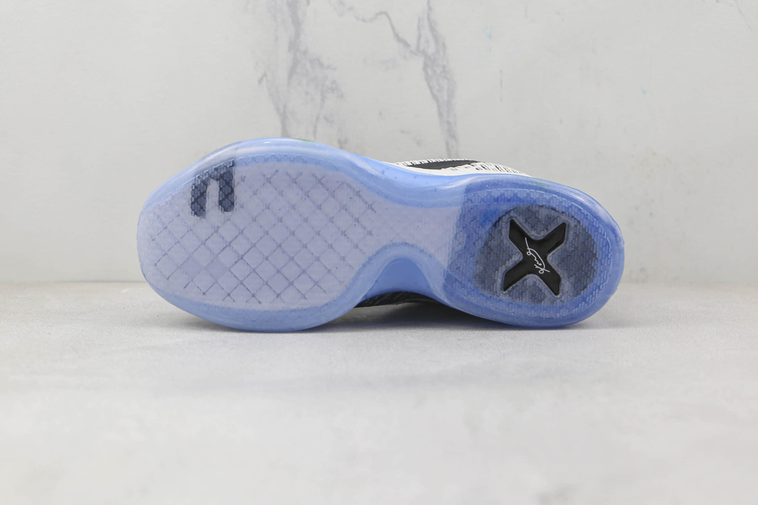 耐克Nike Kobe 10 HTM Shark Jaw纯原版本科比10代太极配色篮球鞋原鞋开模一比一打造 货号：805937-101