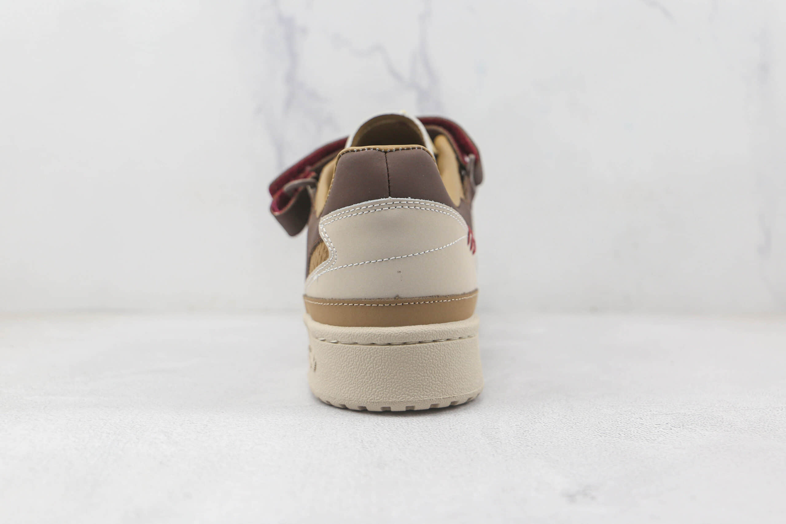 阿迪达斯Adidas originals Forum 84 low纯原版本低帮魔术贴Forum84复古板鞋原楦头纸板打造 货号：GV6710