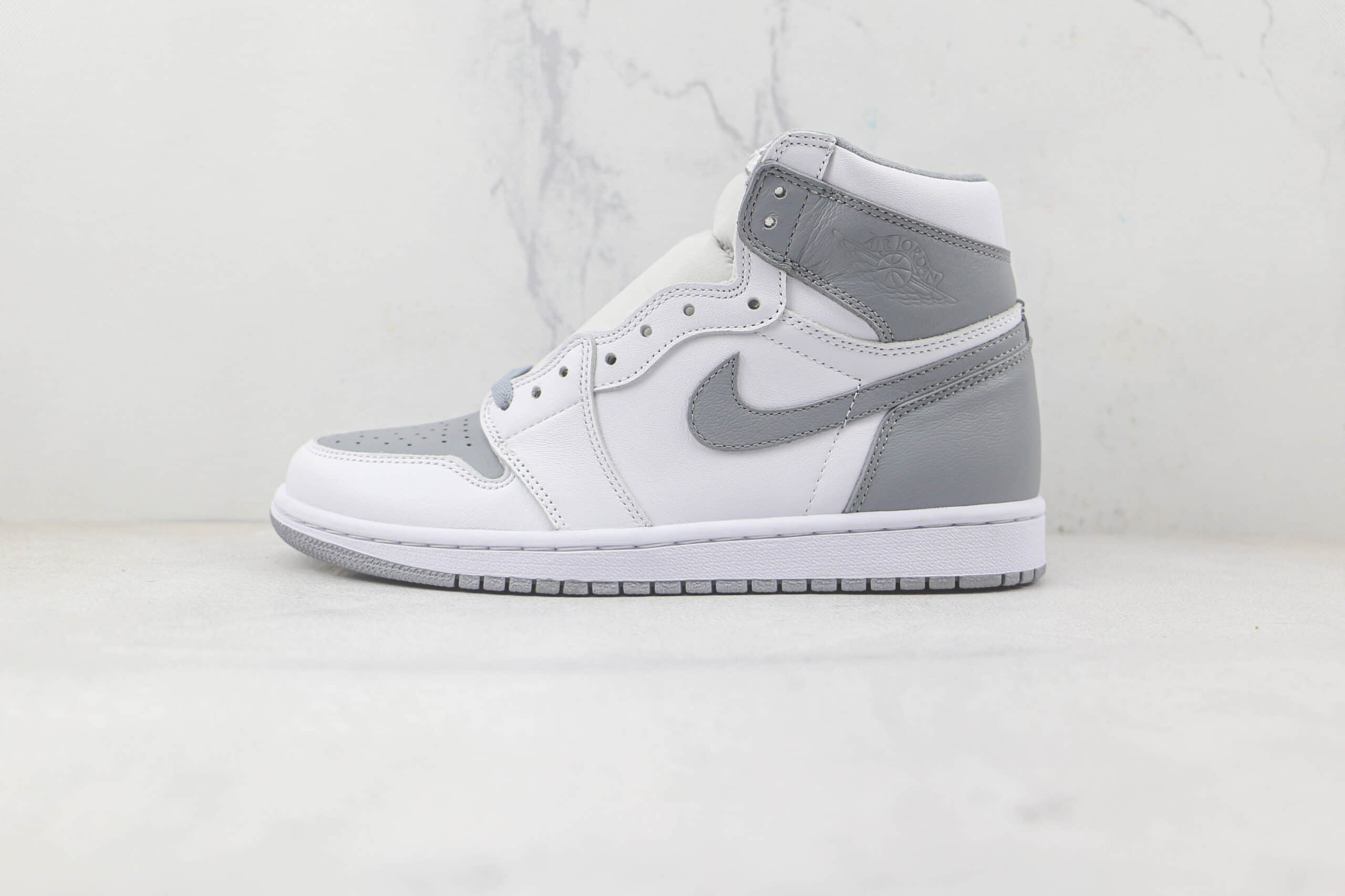 乔丹Air Jordan 1 Retro High纯原版本高帮AJ1白灰色篮球鞋原档案数据开发 货号：555088-037