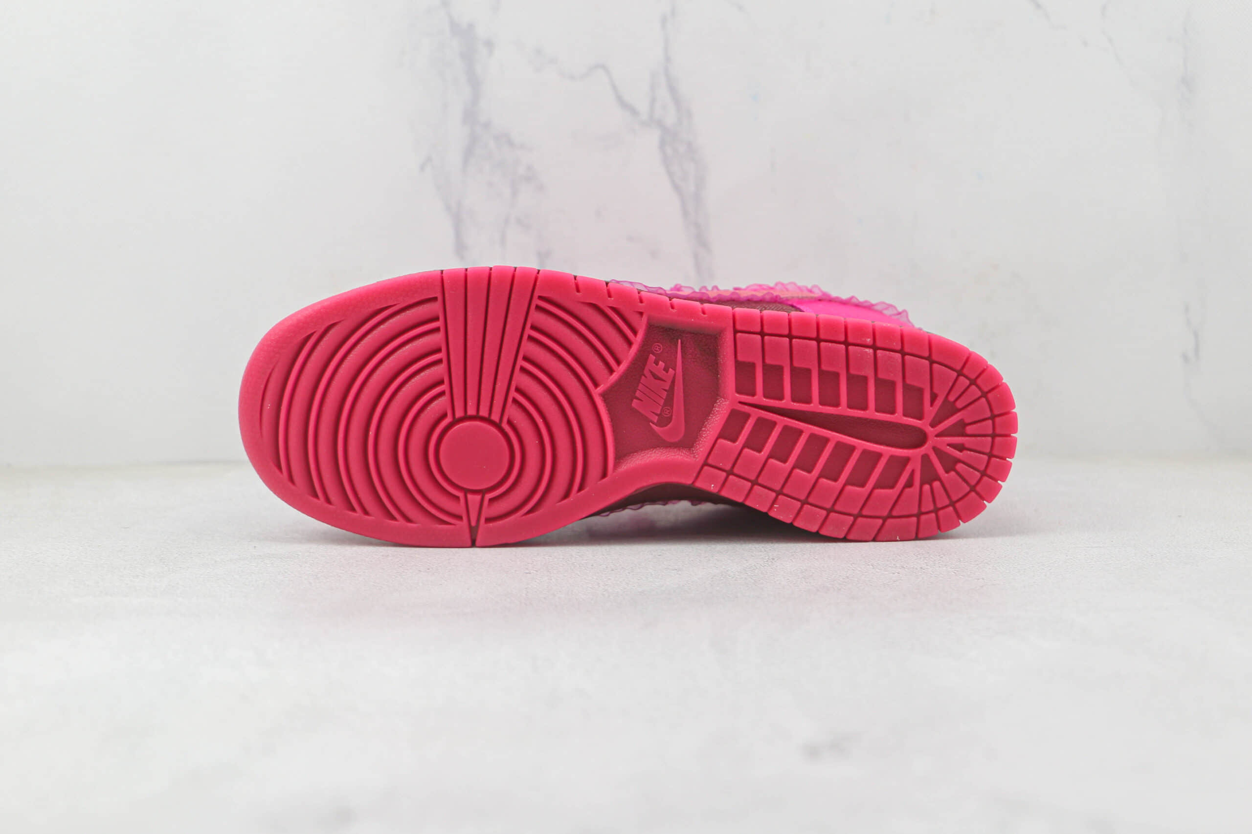 耐克Nike SB Dunk low纯原版本低帮SB DUNK情人节玫红雷斯配色板鞋原档案数据开发 货号：DQ9324-600